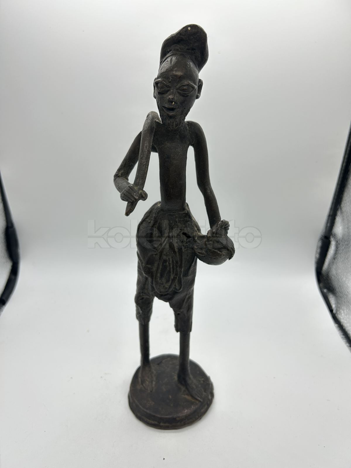 Africká figura z bronzu