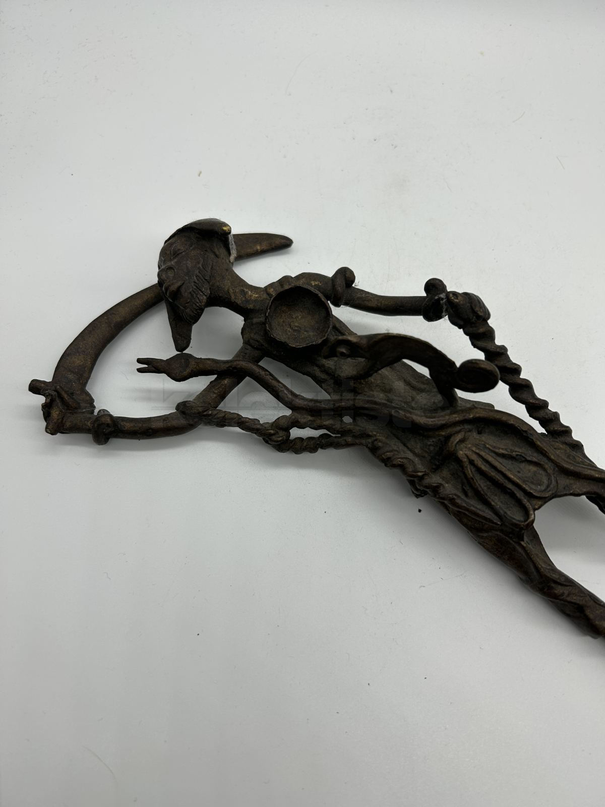 Africká figura z bronzu