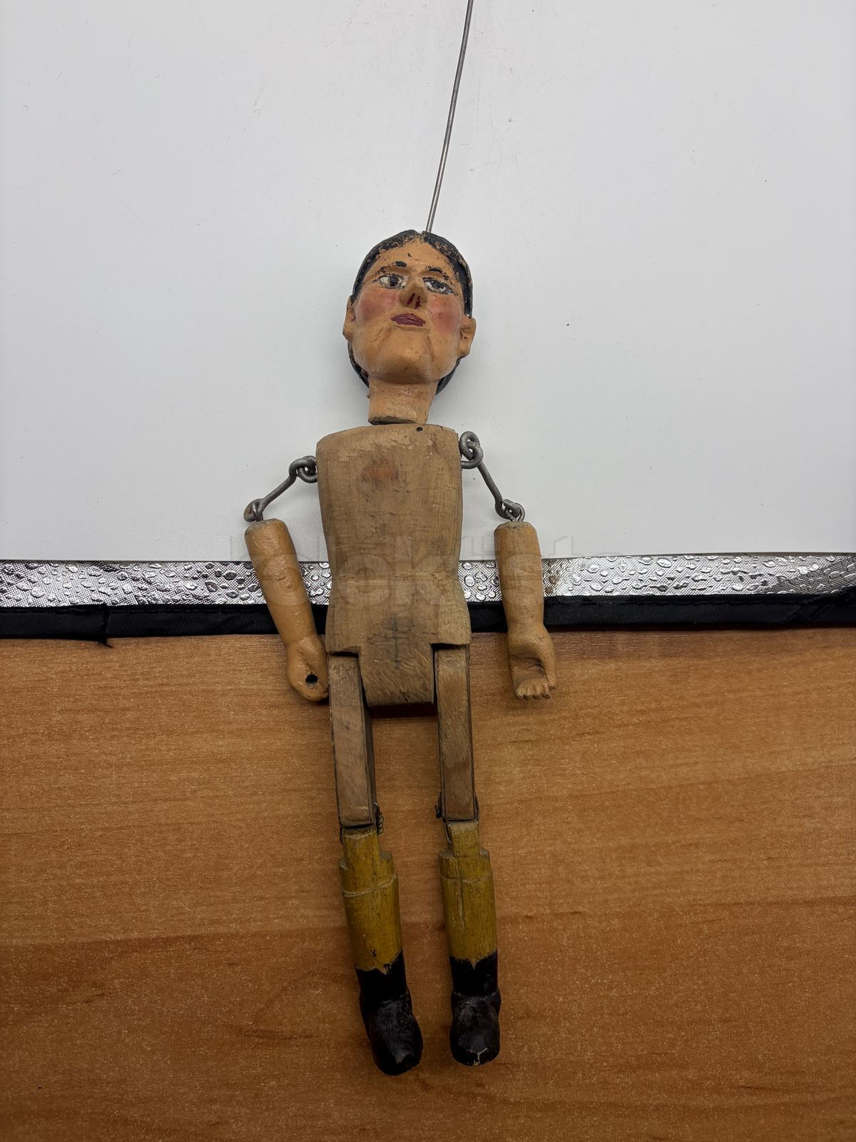 Dřevěná loutka mládenec