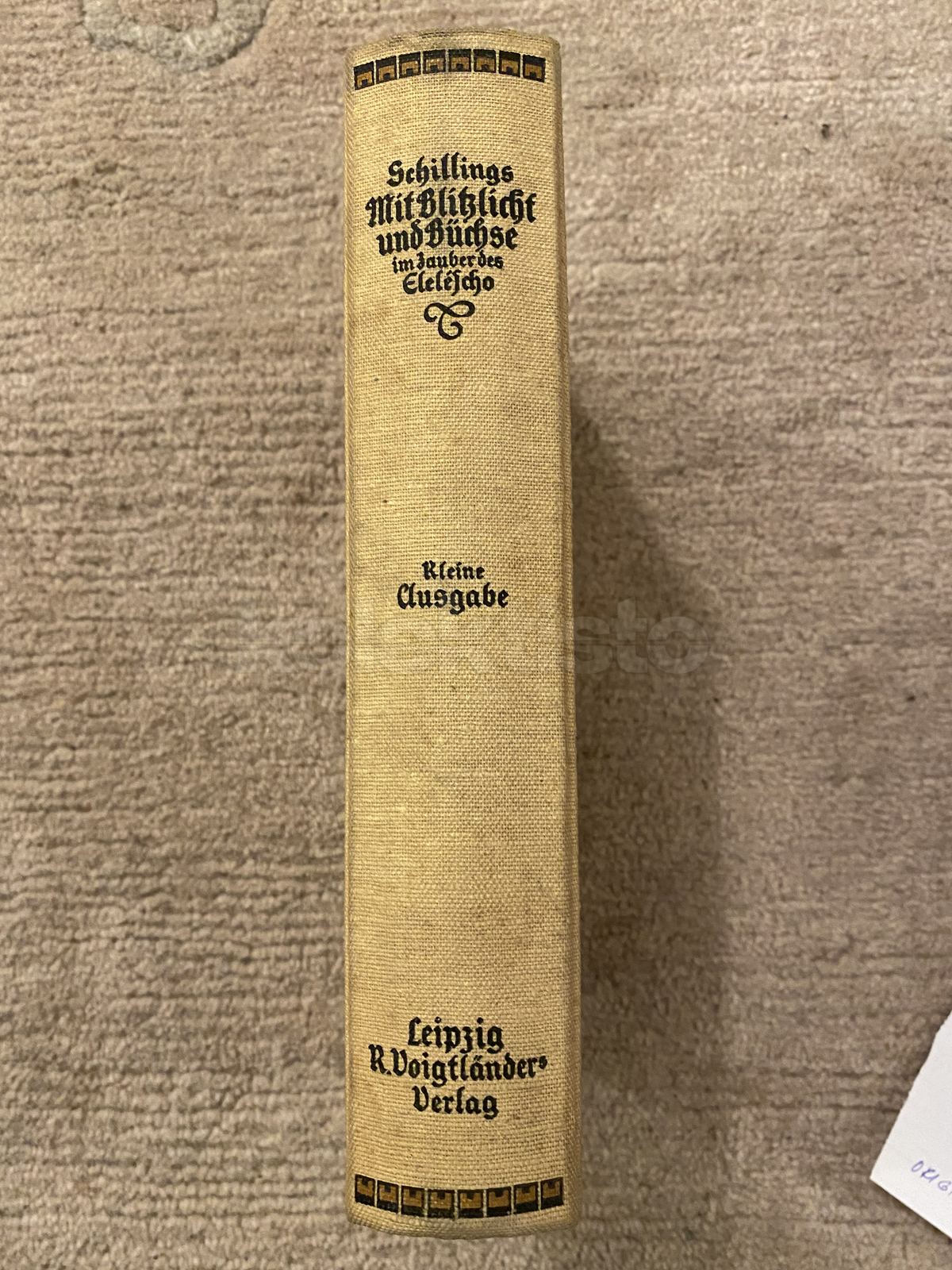 Kniha cestopis MIT BLITZLICHT UND BÜCHSE, originální vazba