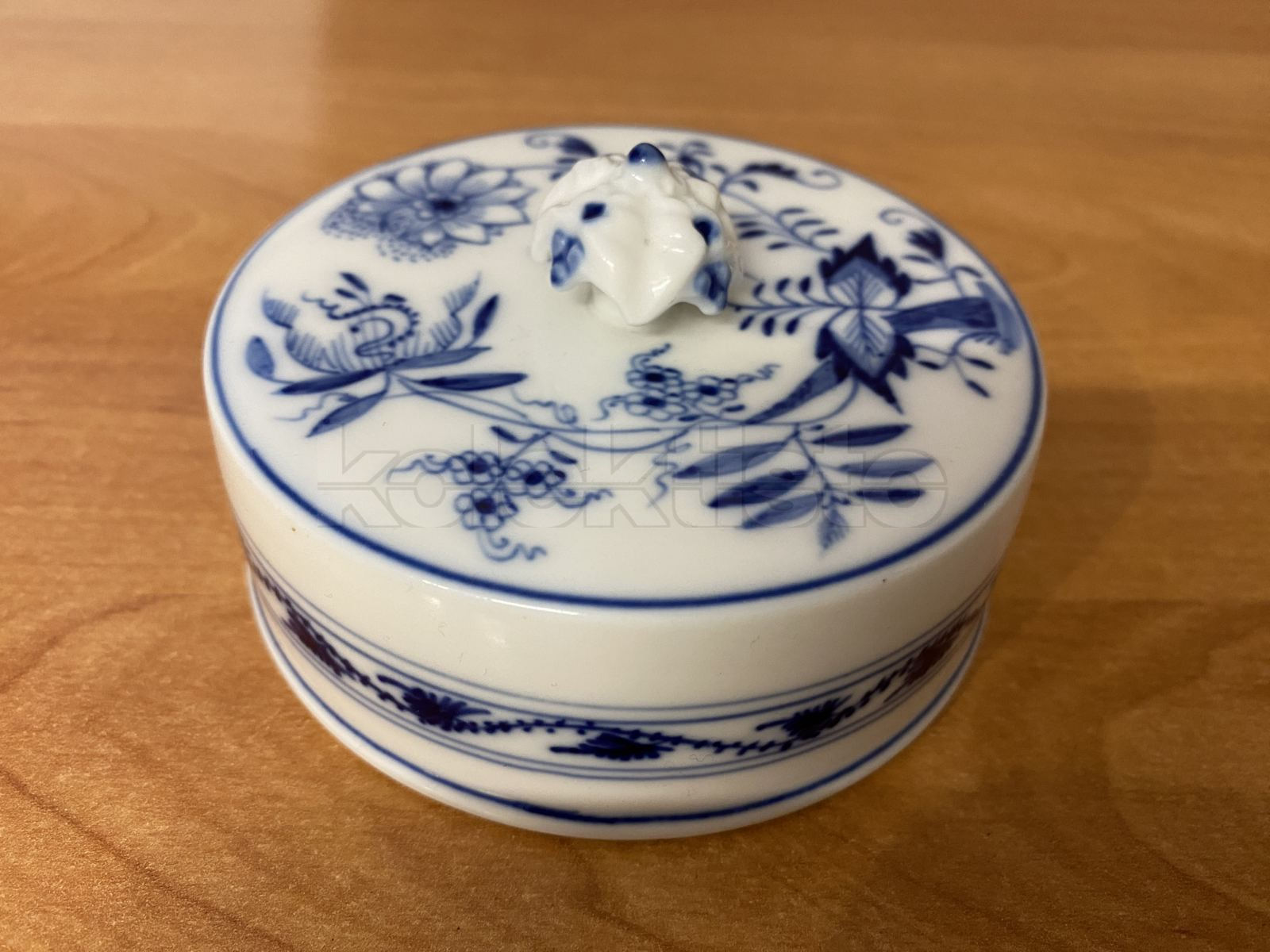 Porcelánový malý poklop s cibulovým vzorem