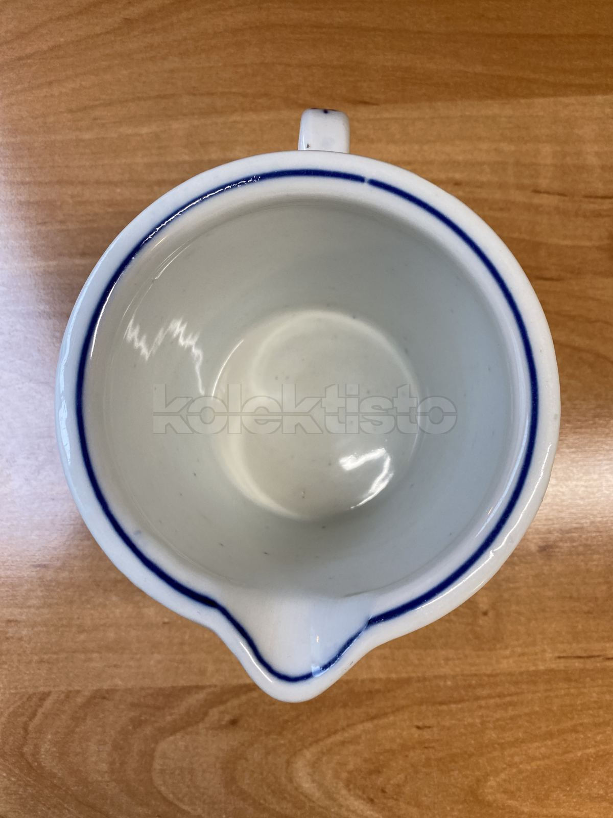 Porcelánový hrnek s cibulovým vzorem