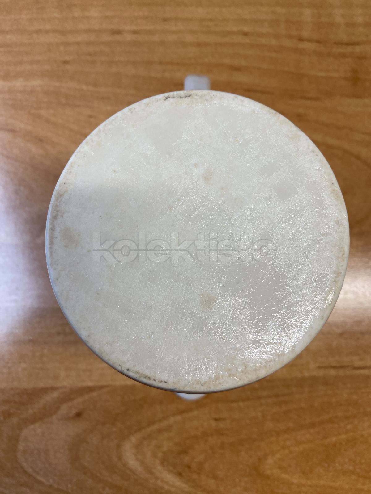 Porcelánový hrnek s cibulovým vzorem