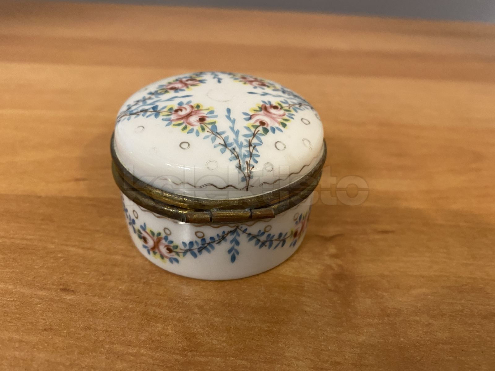 Porcelánová malovaná dóza