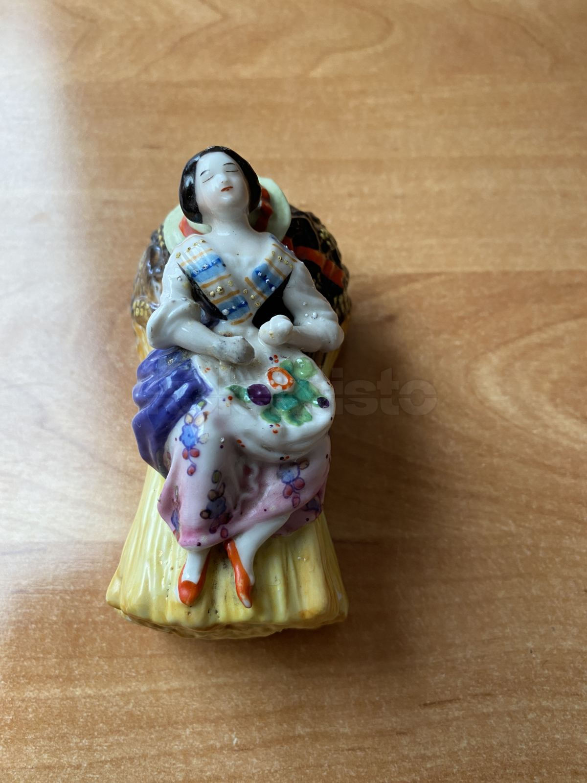 Porcelánová dóza na sirky