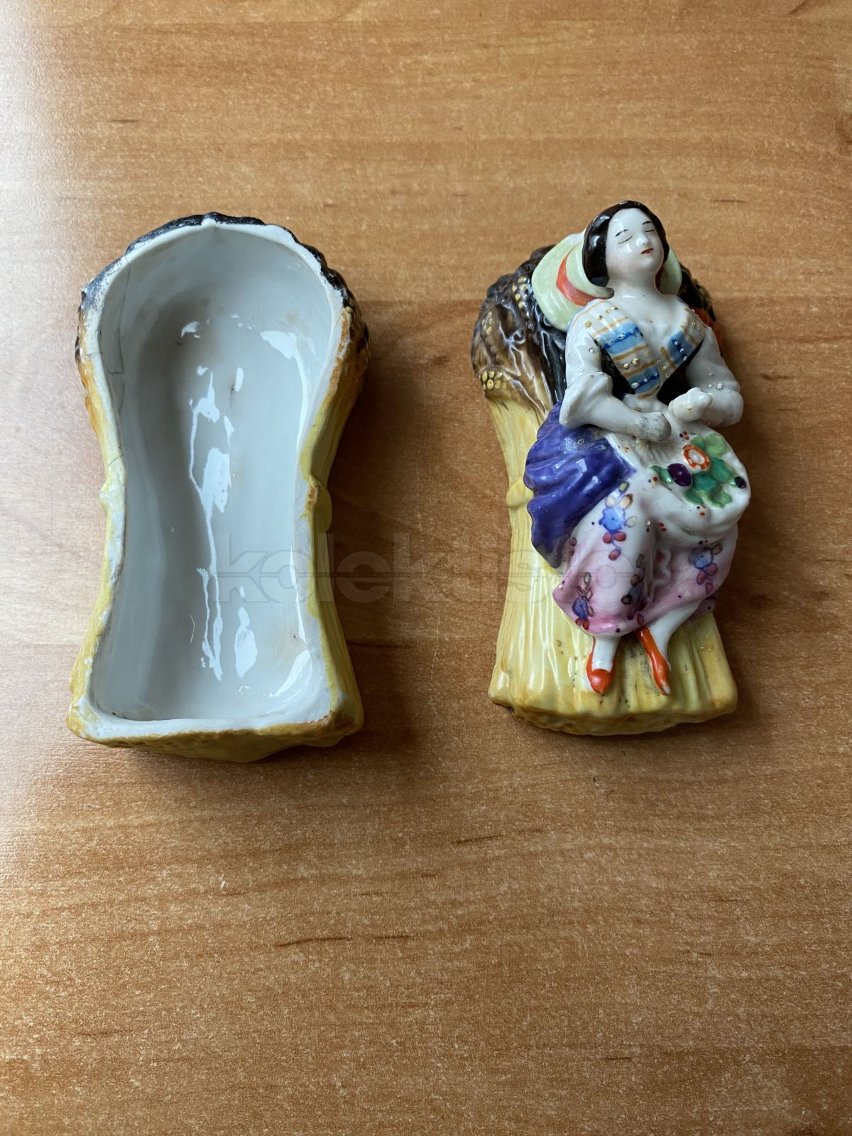 Porcelánová dóza na sirky