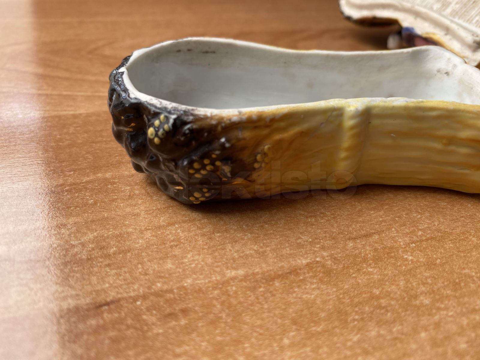 Porcelánová dóza na sirky