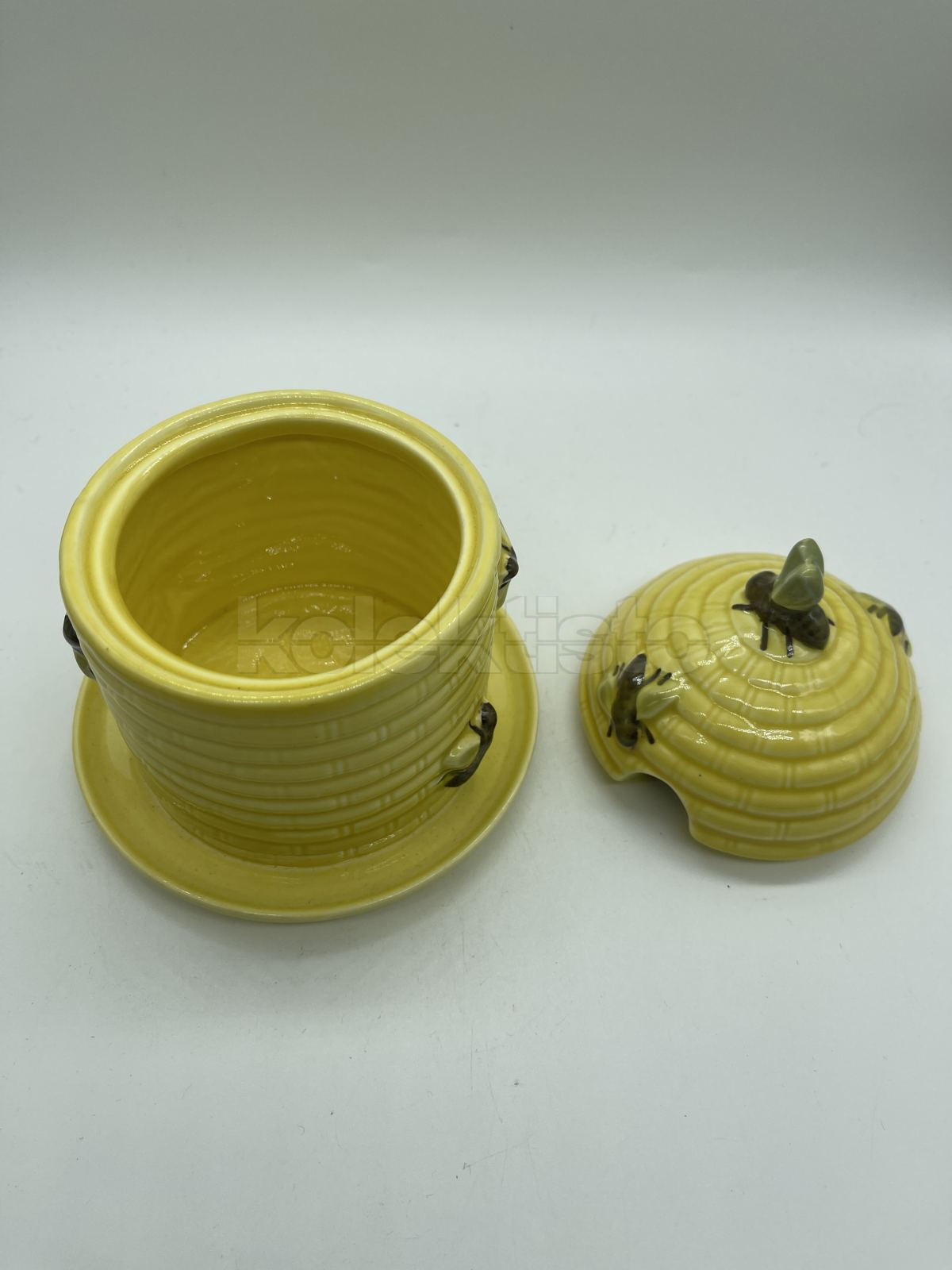 Porcelánová dóza na med