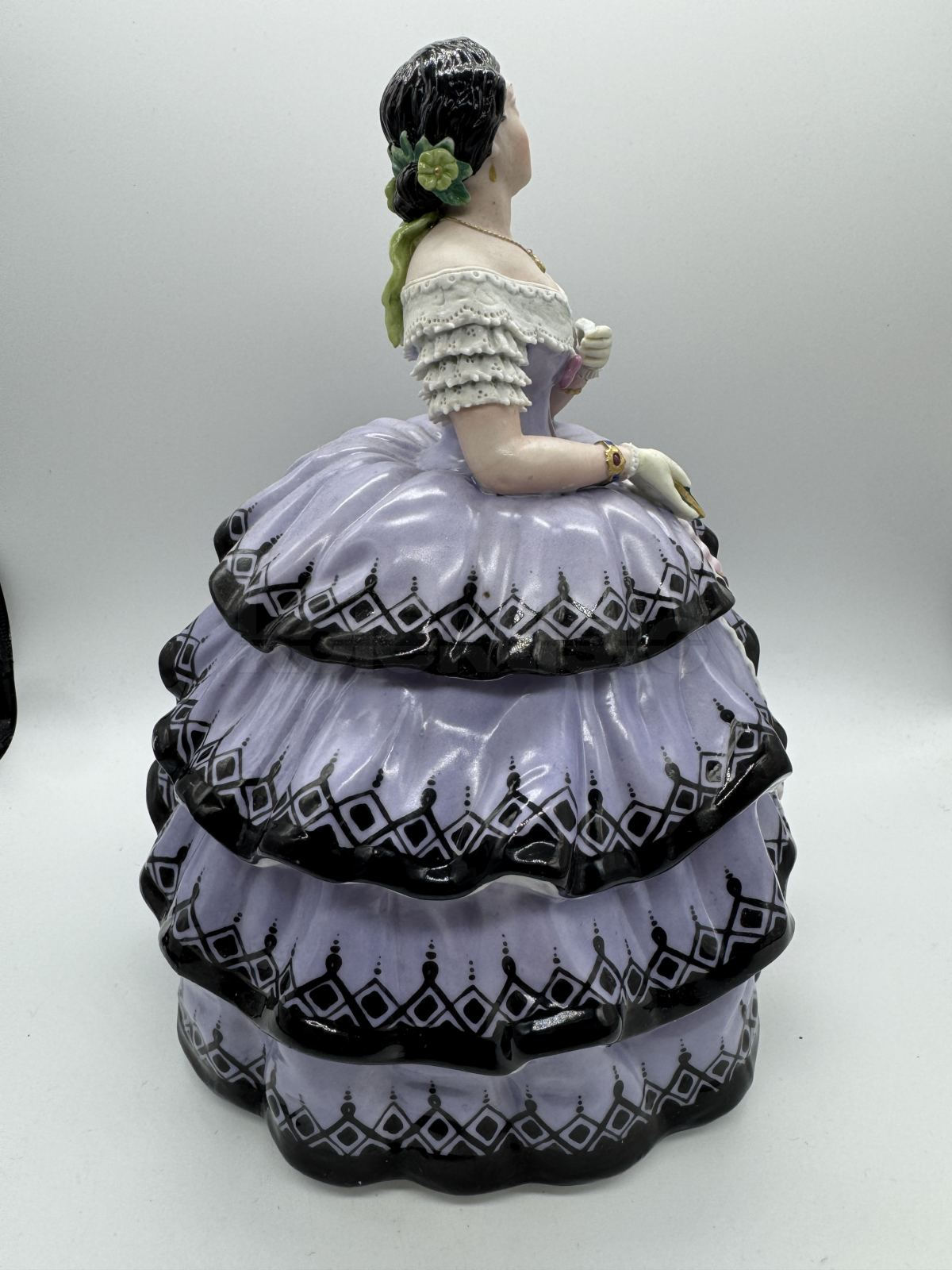 Porcelánová dóza