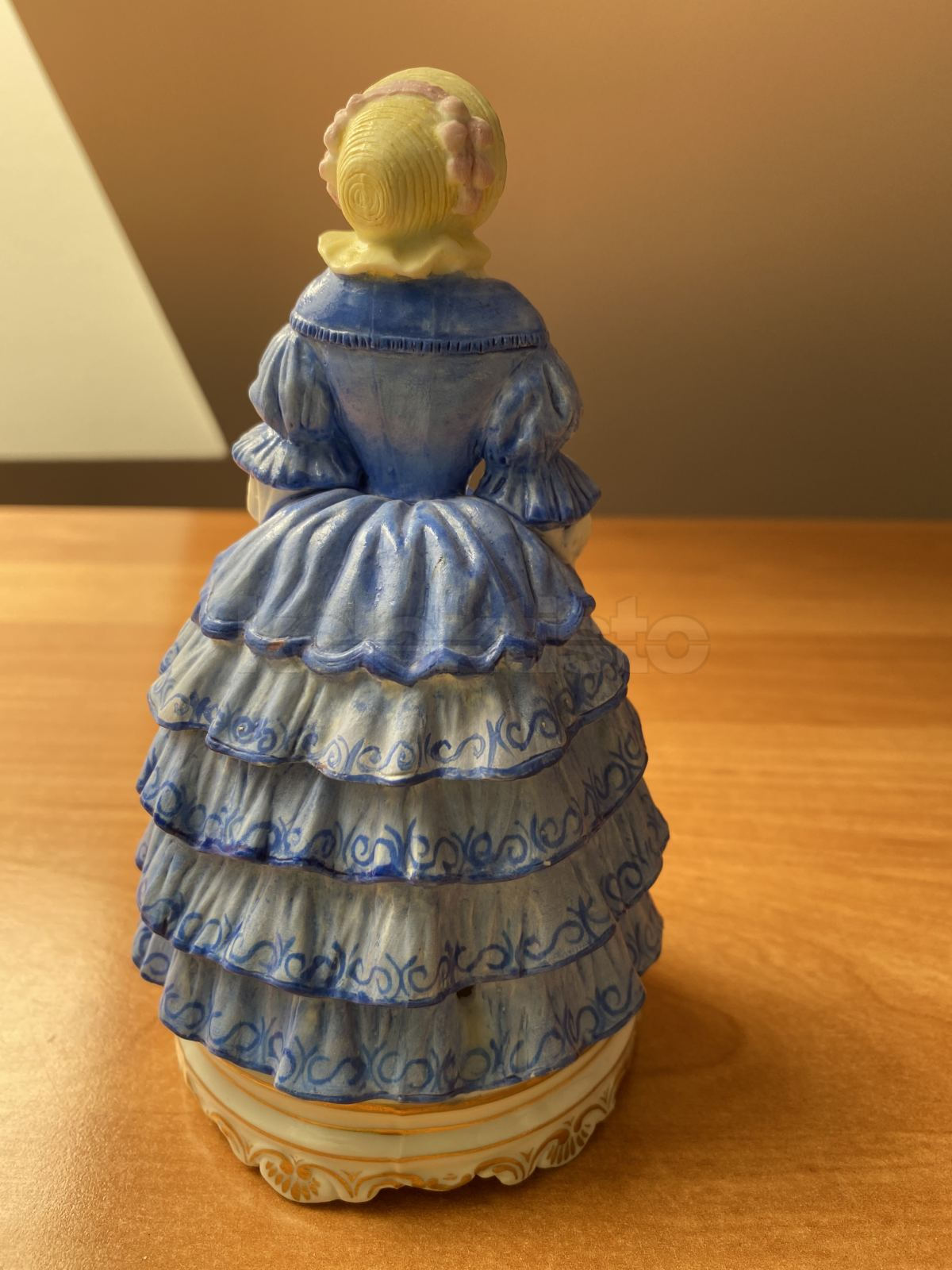 Porcelánová dóza dáma č.1, biskvit