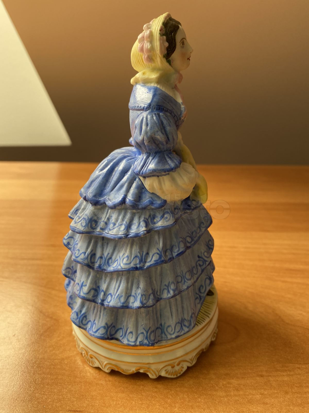 Porcelánová dóza dáma č.1, biskvit