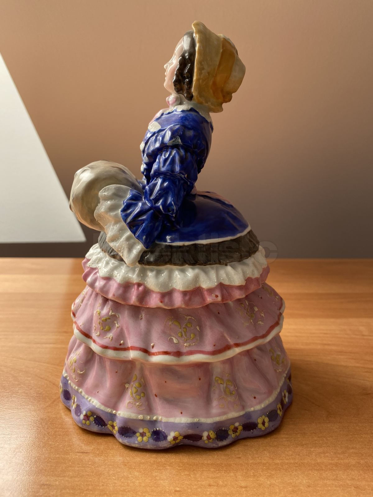 Porcelánová dóza dáma č.2, biskvit