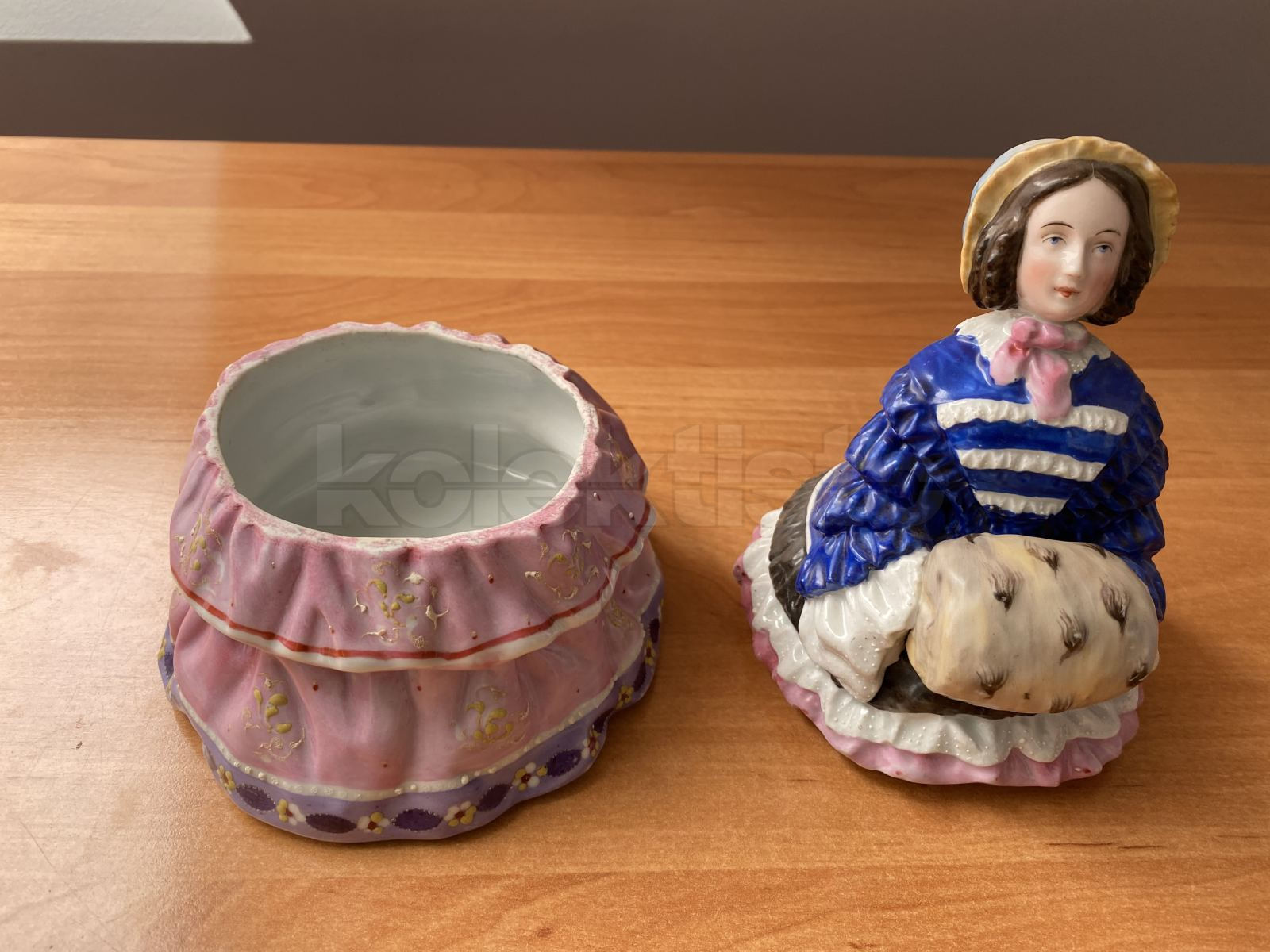 Porcelánová dóza dáma č.2, biskvit