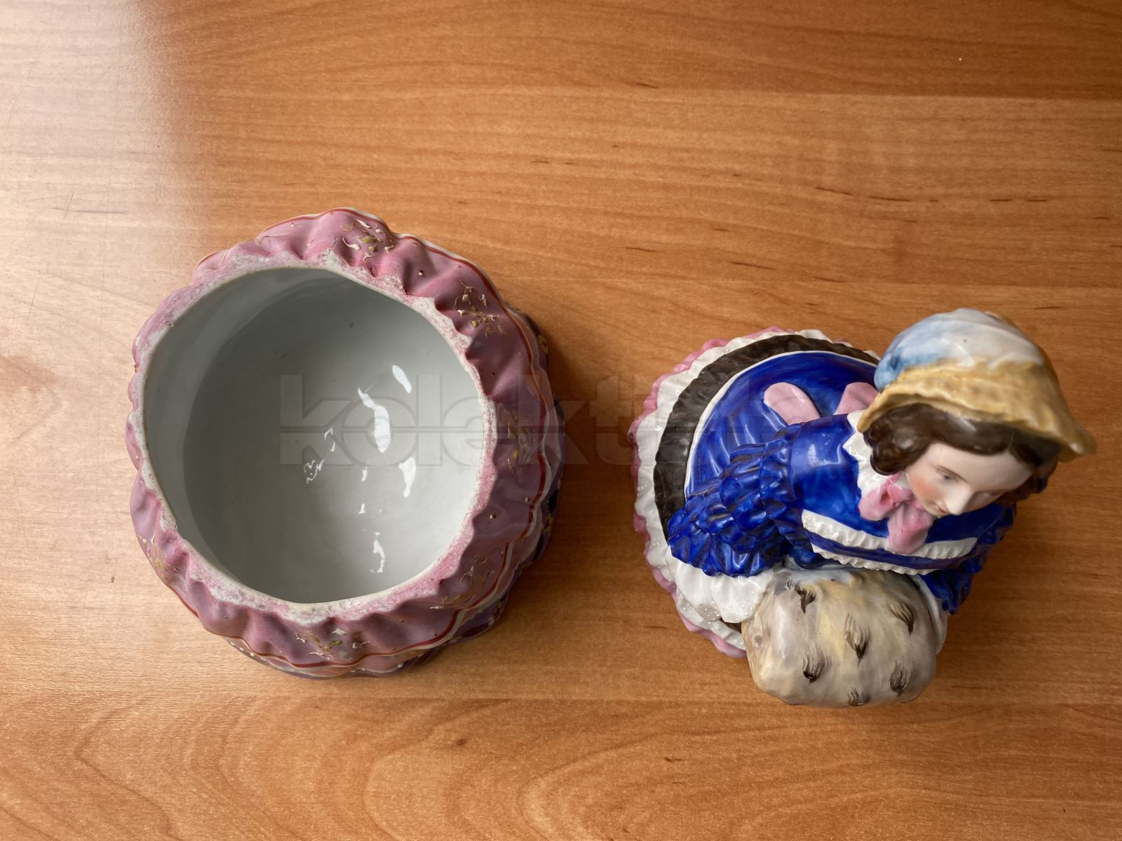 Porcelánová dóza dáma č.2, biskvit