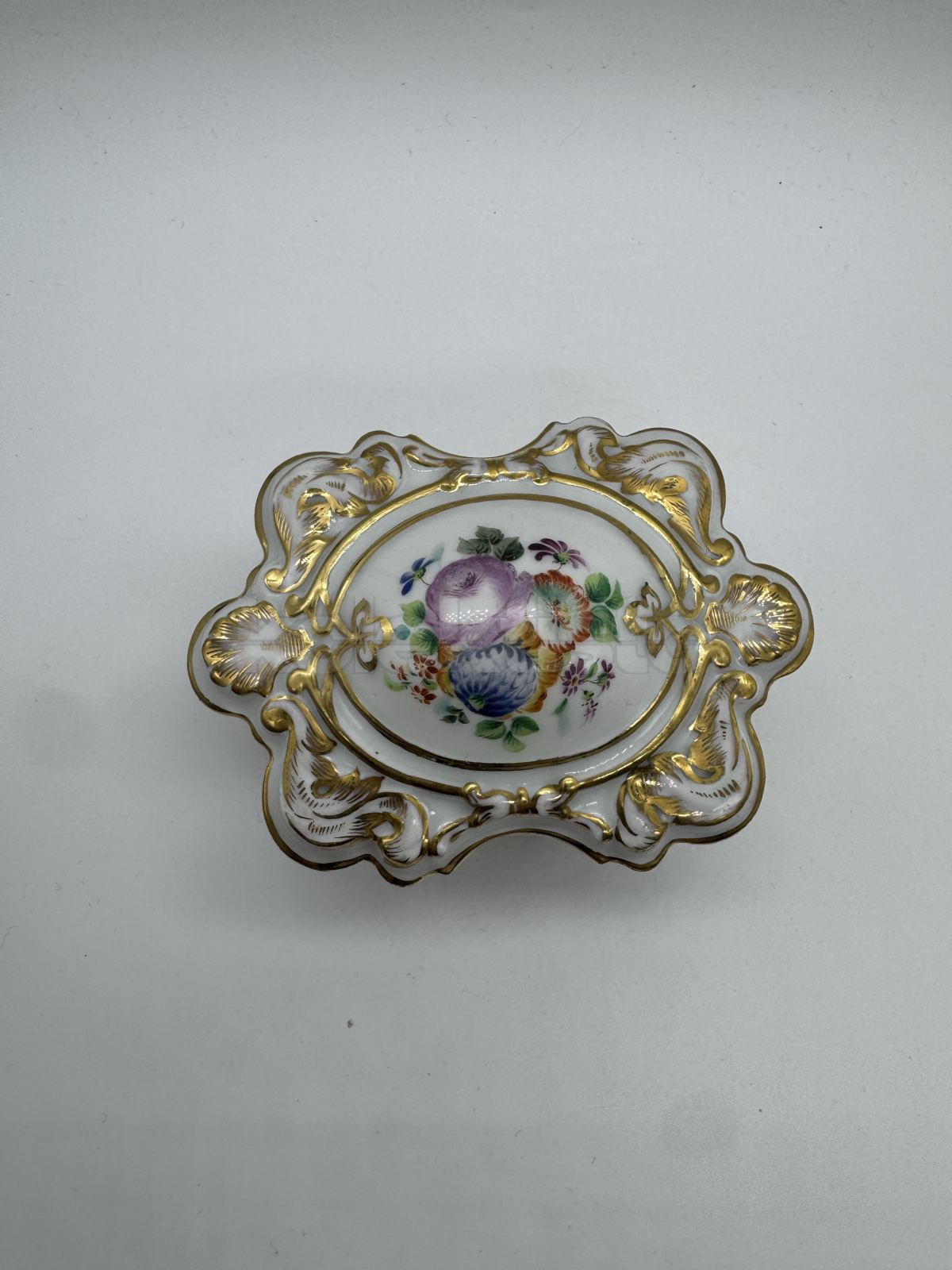 Porcelánová dóza