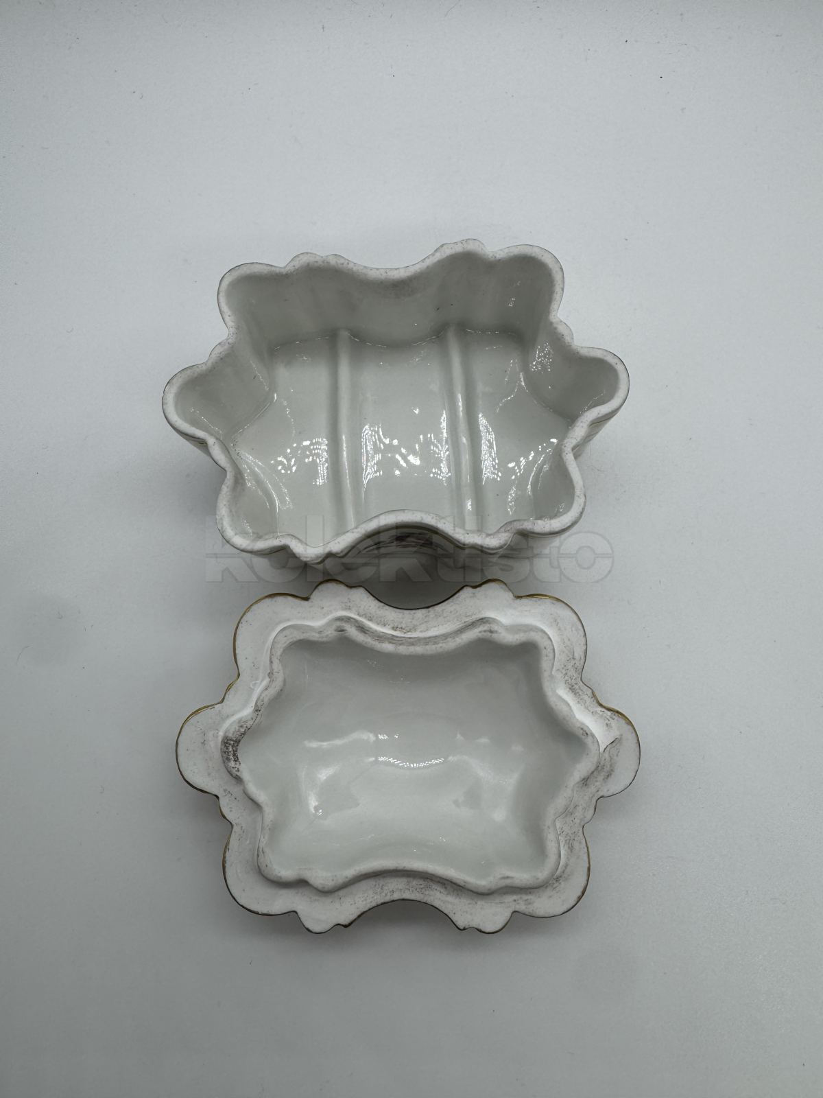 Porcelánová dóza