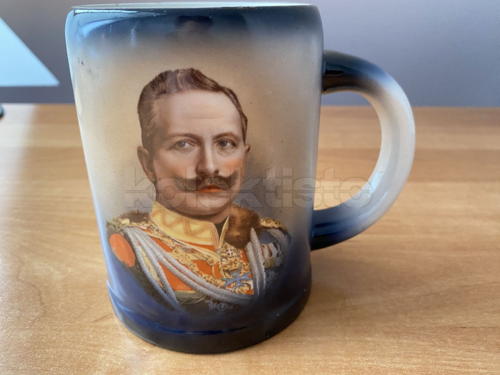 Porcelánový hrnek Vilém II.
