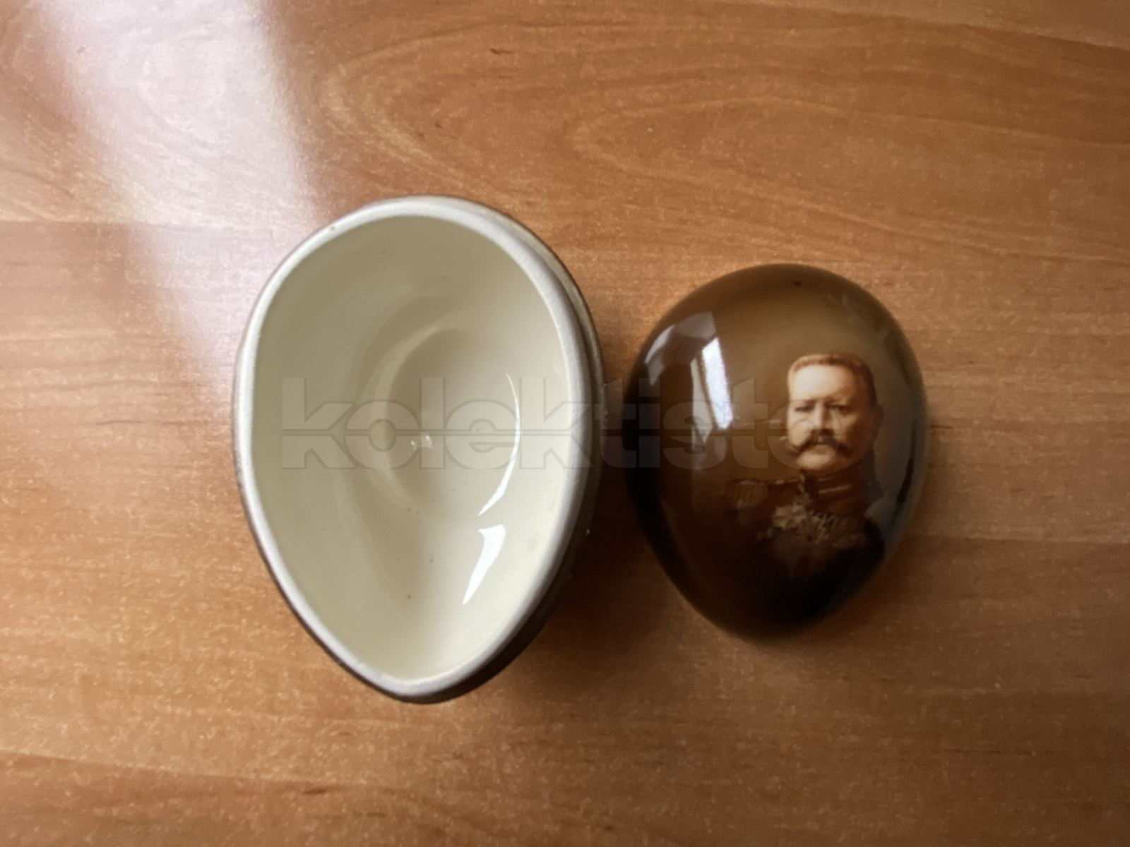 Dóza ve tvaru vejce s portrétem HINDENBURG