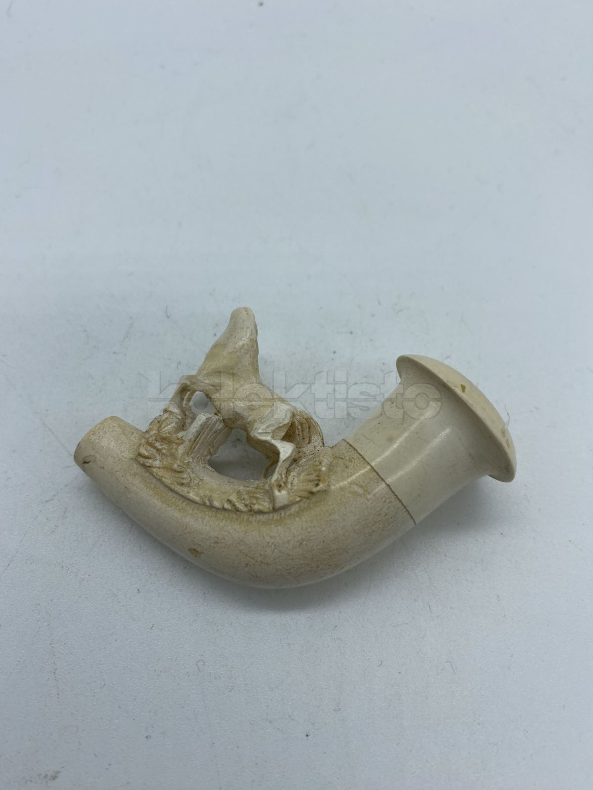 Kuřácká špička z mořské pěny s figurou koně