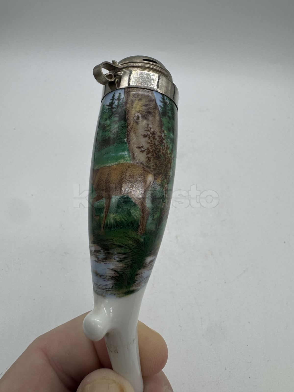 Porcelánová fajfka s loveckým motivem