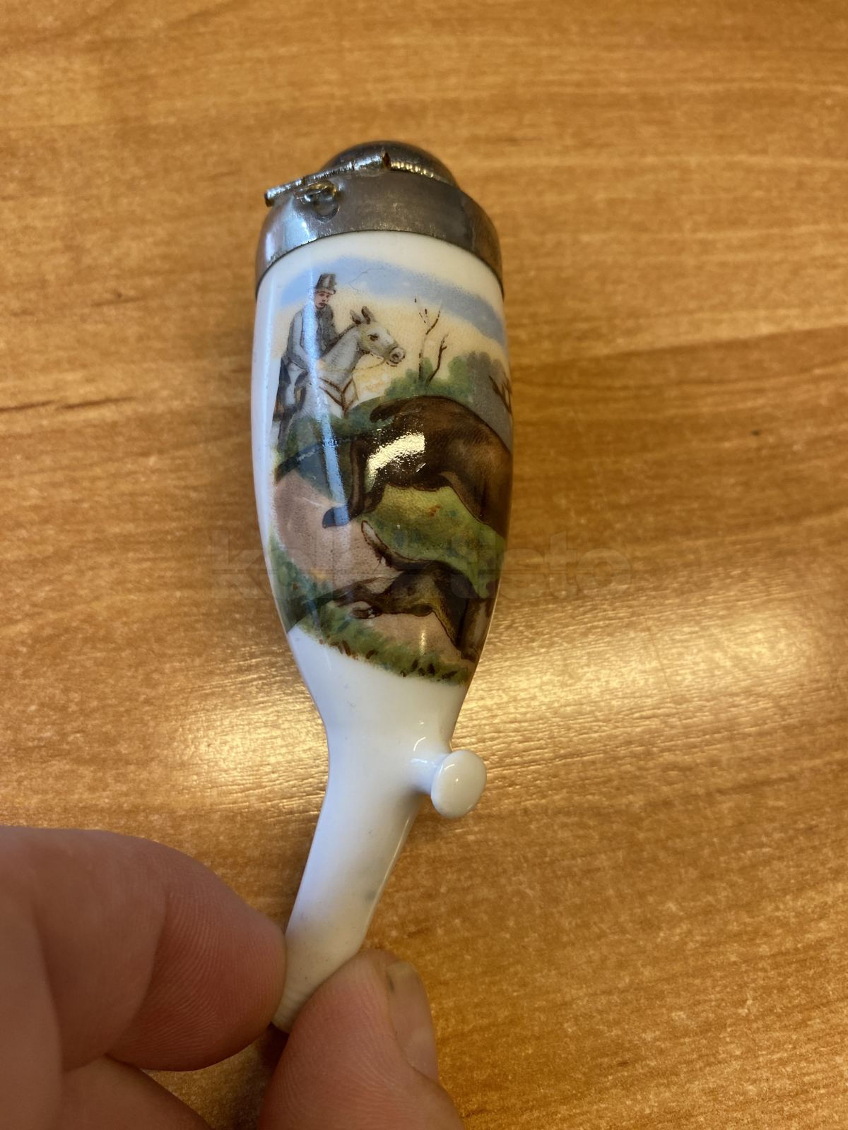 Porcelánová fajfka s mysliveckým motivem