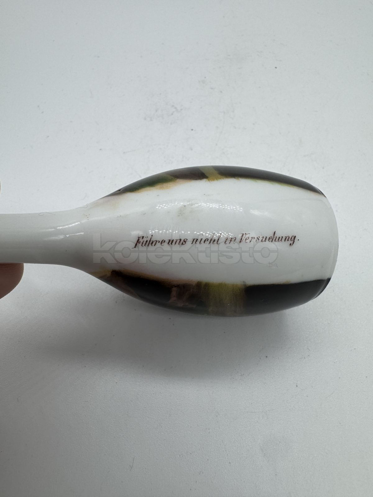 Porcelánová fajfka s loveckým motivem Pytlák, rok ca 1910