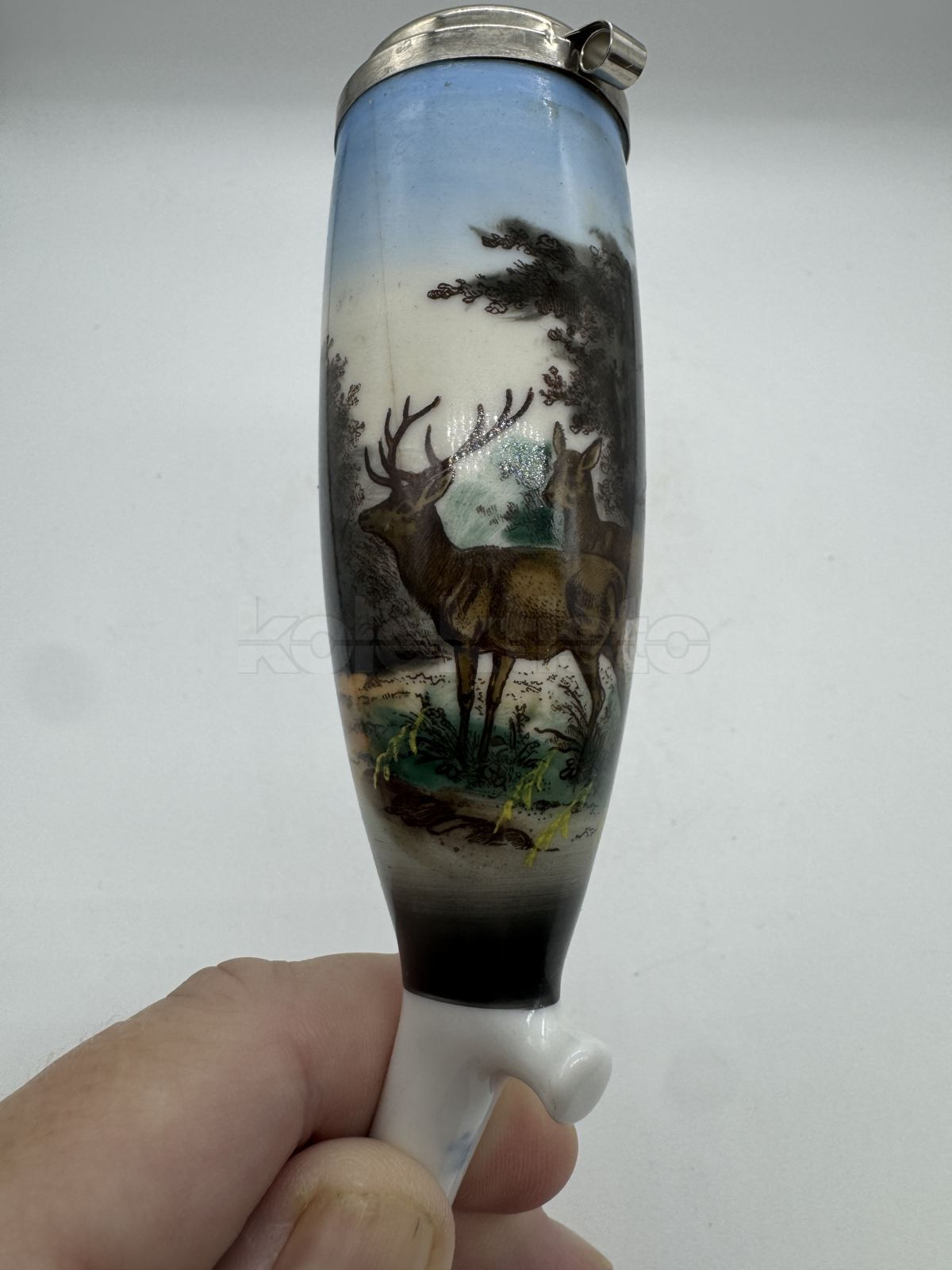Porcelánová fajfka s loveckým motivem