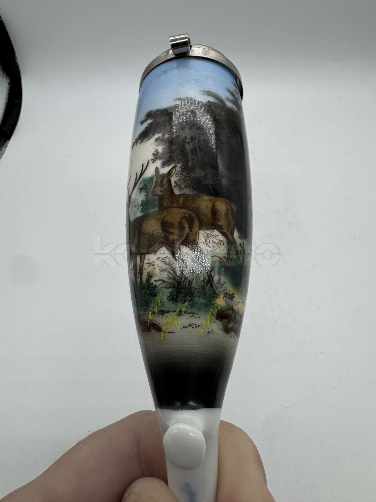 Porcelánová fajfka s loveckým motivem
