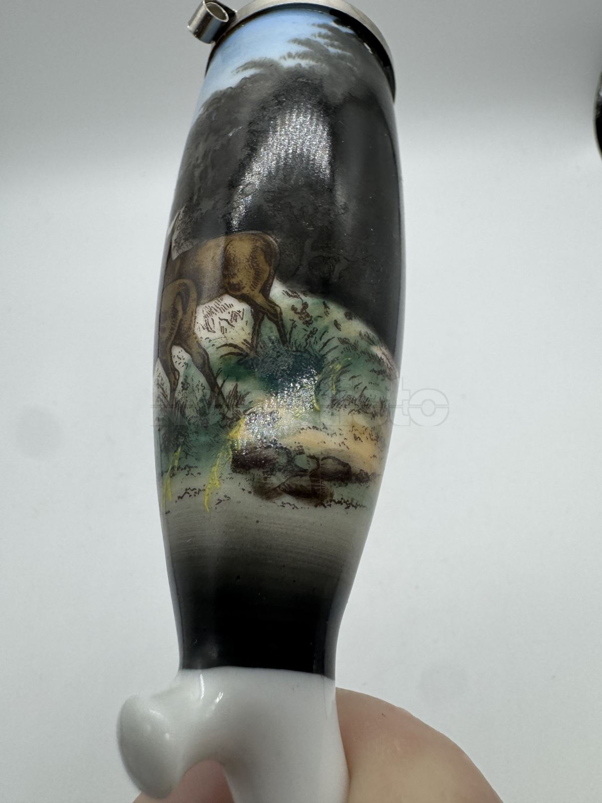 Porcelánová fajfka s loveckým motivem