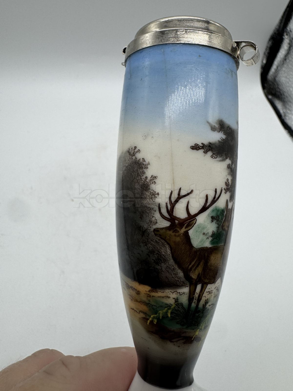 Porcelánová fajfka s loveckým motivem