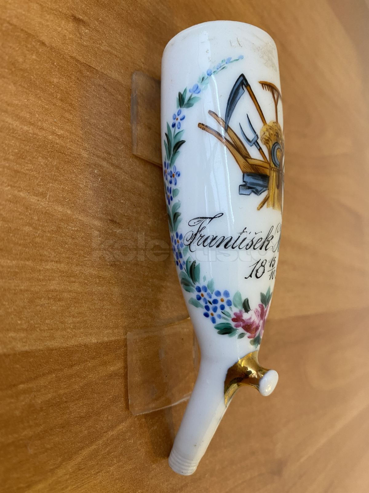 Porcelánová fajfka s rolnickým motivem