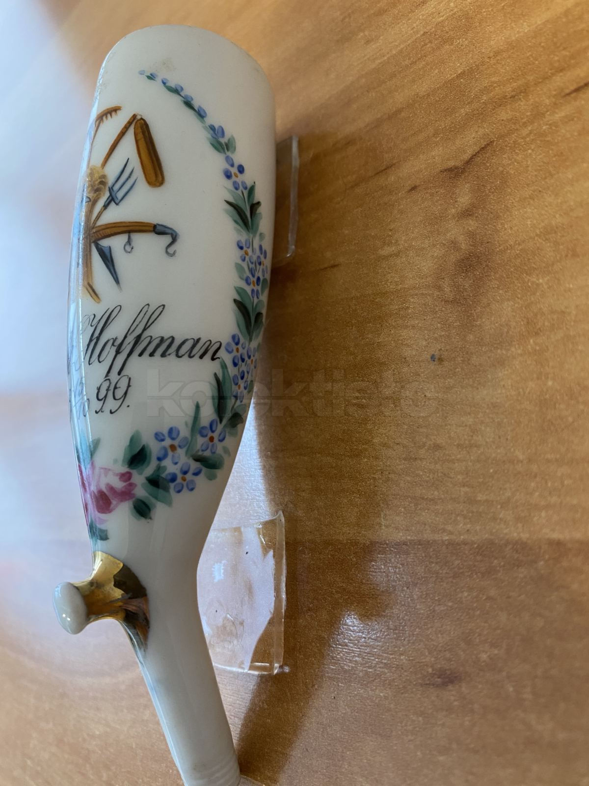 Porcelánová fajfka s rolnickým motivem