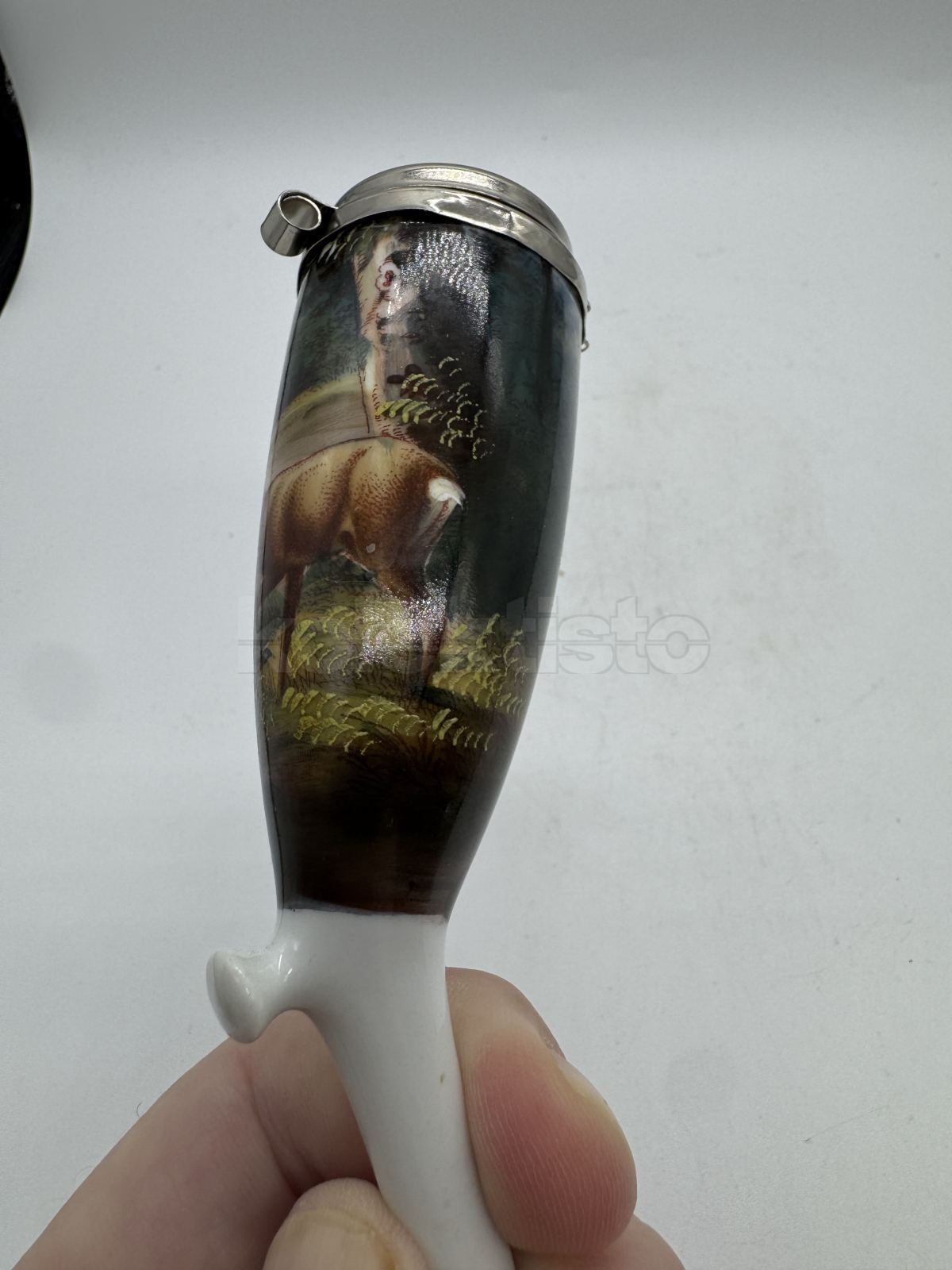 Porcelánová fajfka s malbou loveckého motivu