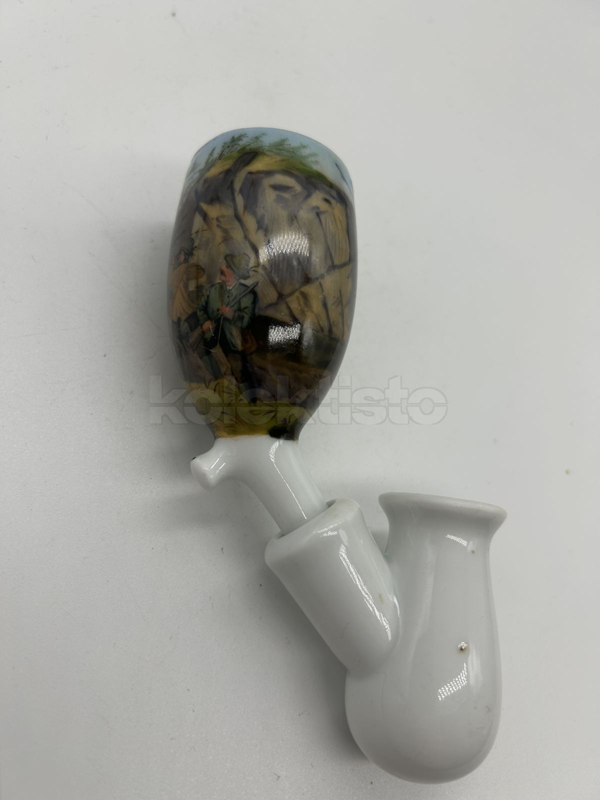 Porcelánová fajfka s malovanou loveckou tématikou + kolénko