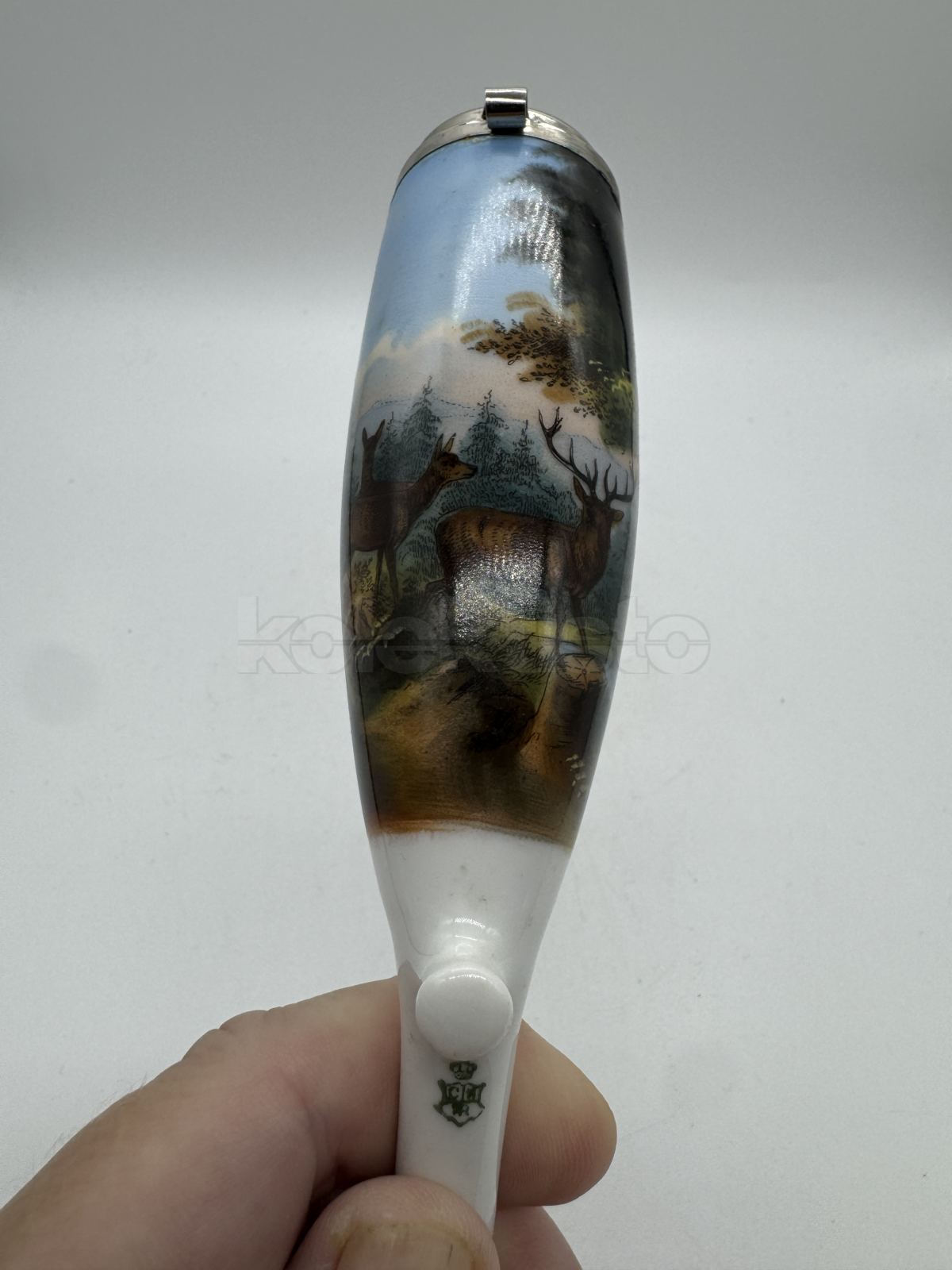 Porcelánová fajfka s loveckým motivem