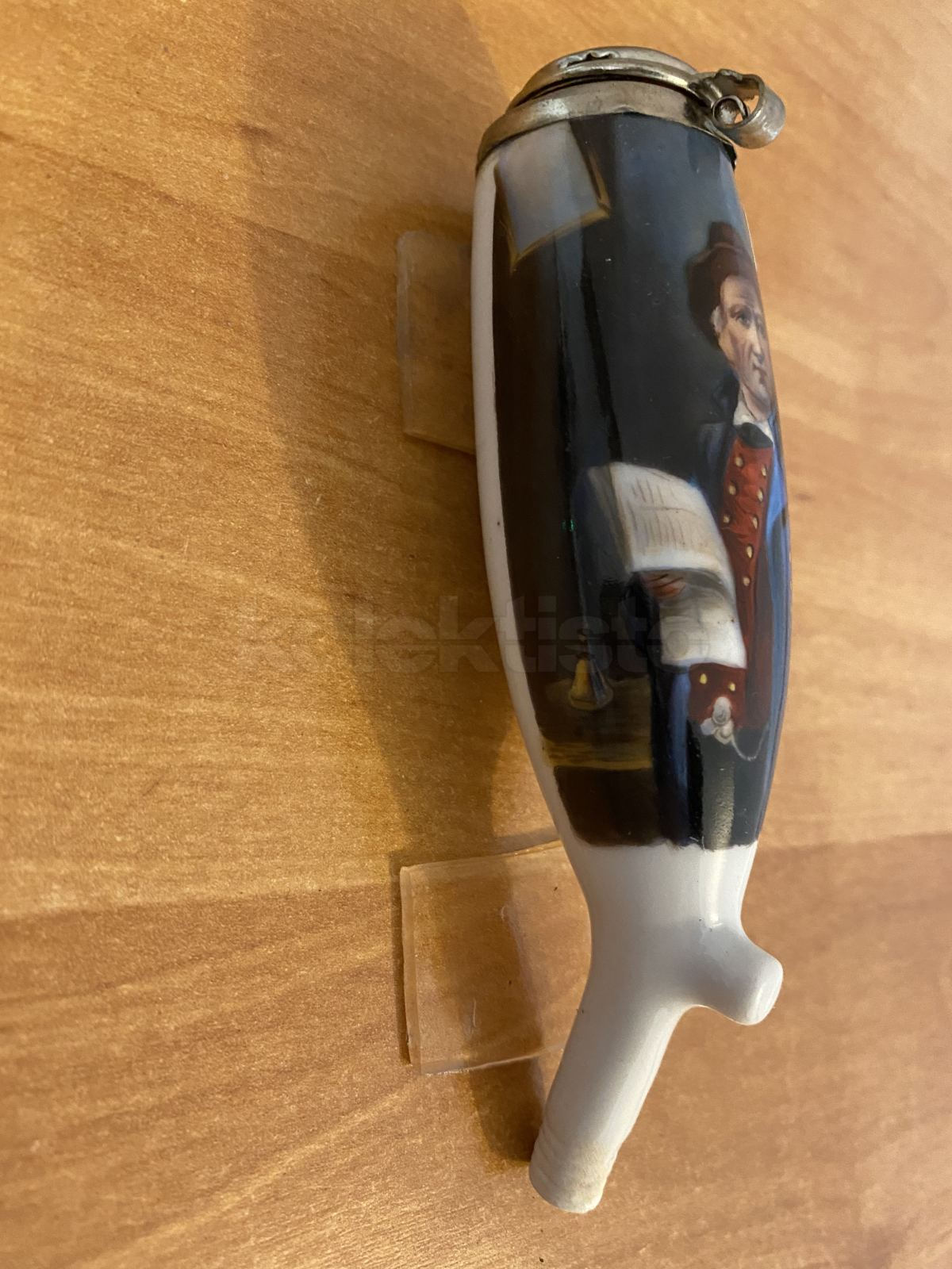 Porcelánová fajfka s obrázkem muže