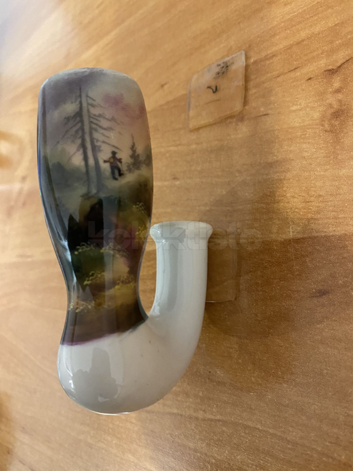 Porcelánová fajfka s loveckým motivem