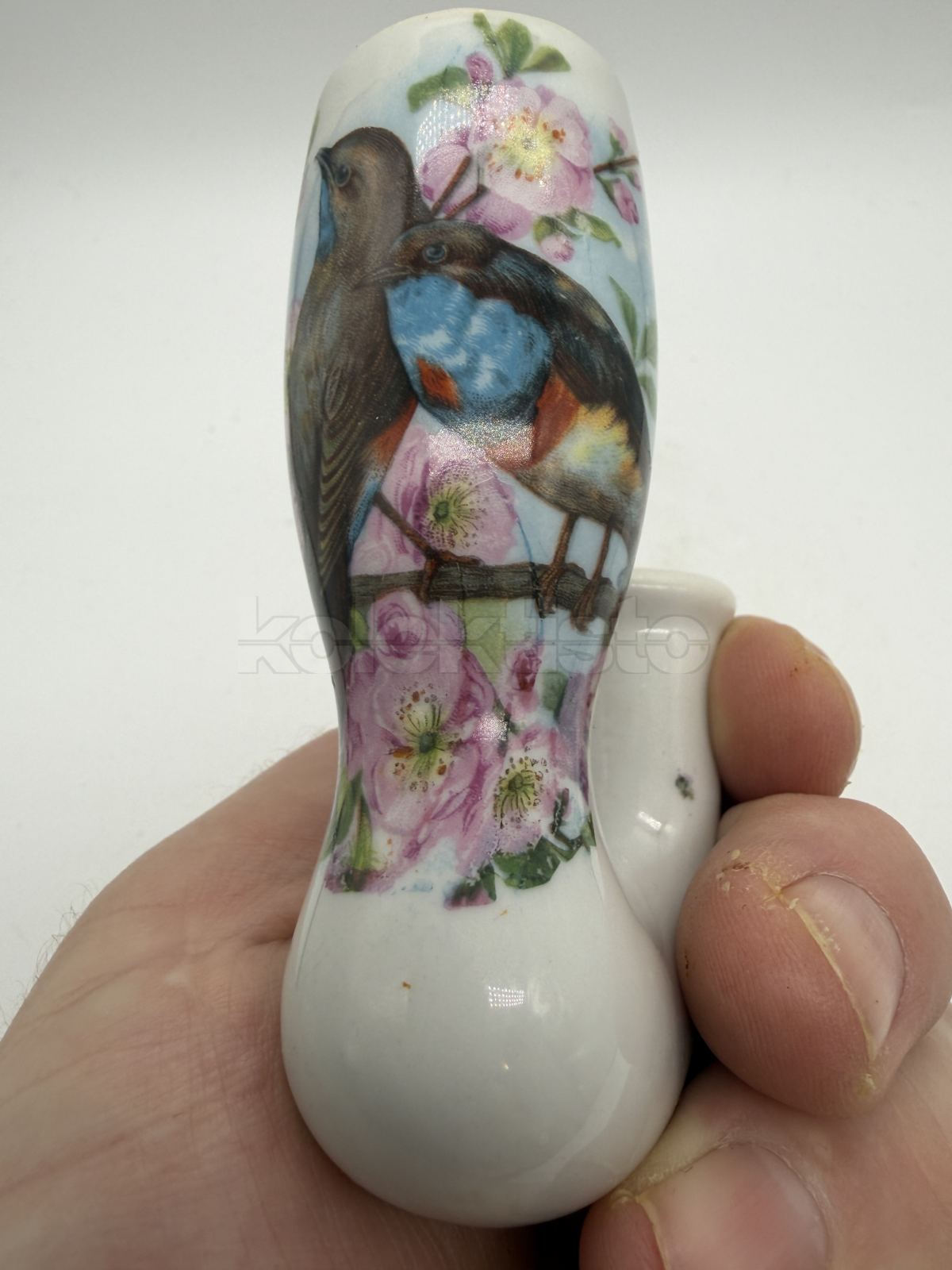 Porcelánová fajfka labutěnka s malbou ptáků