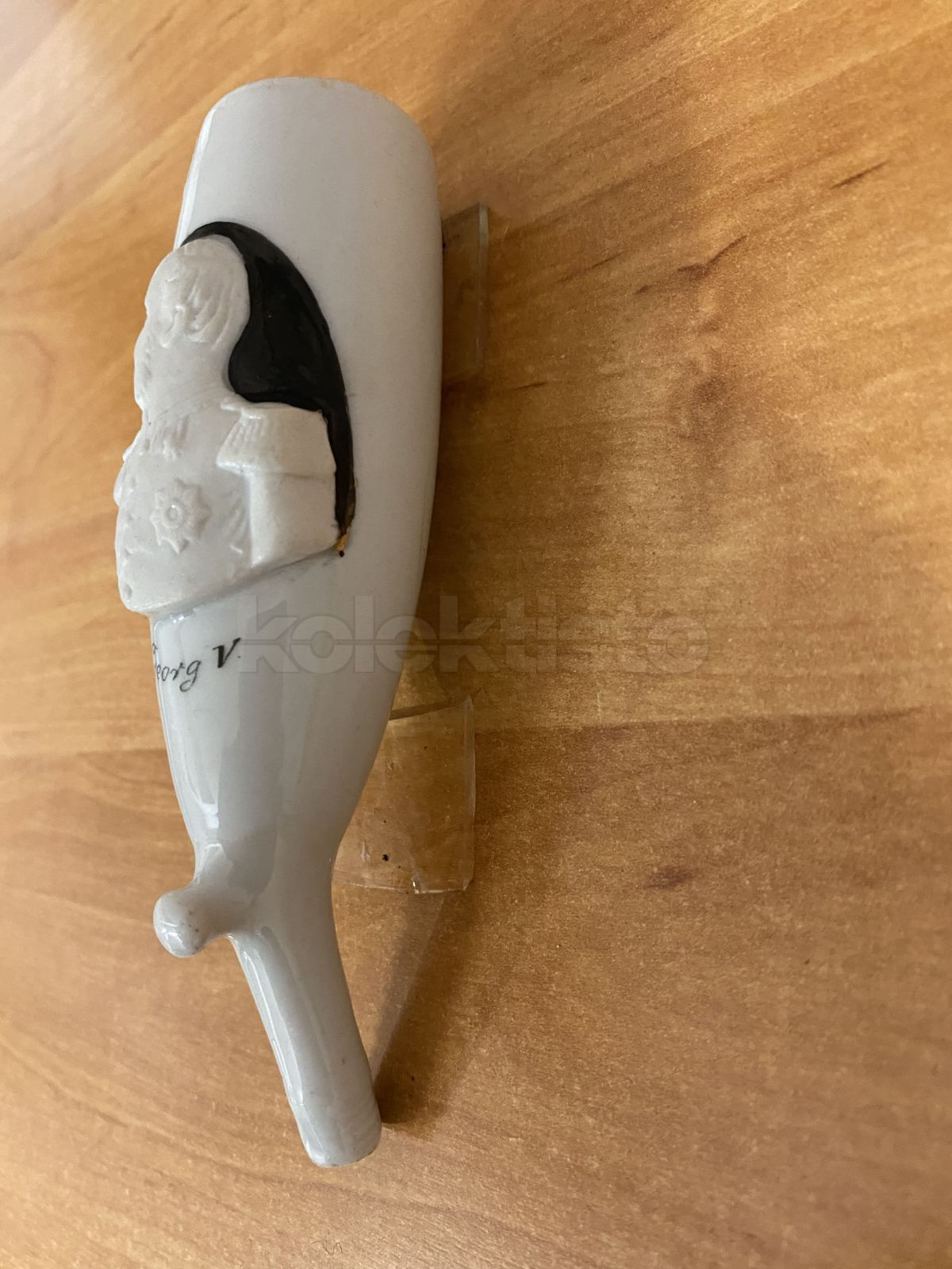 Porcelánová fajfka s důstojníkem