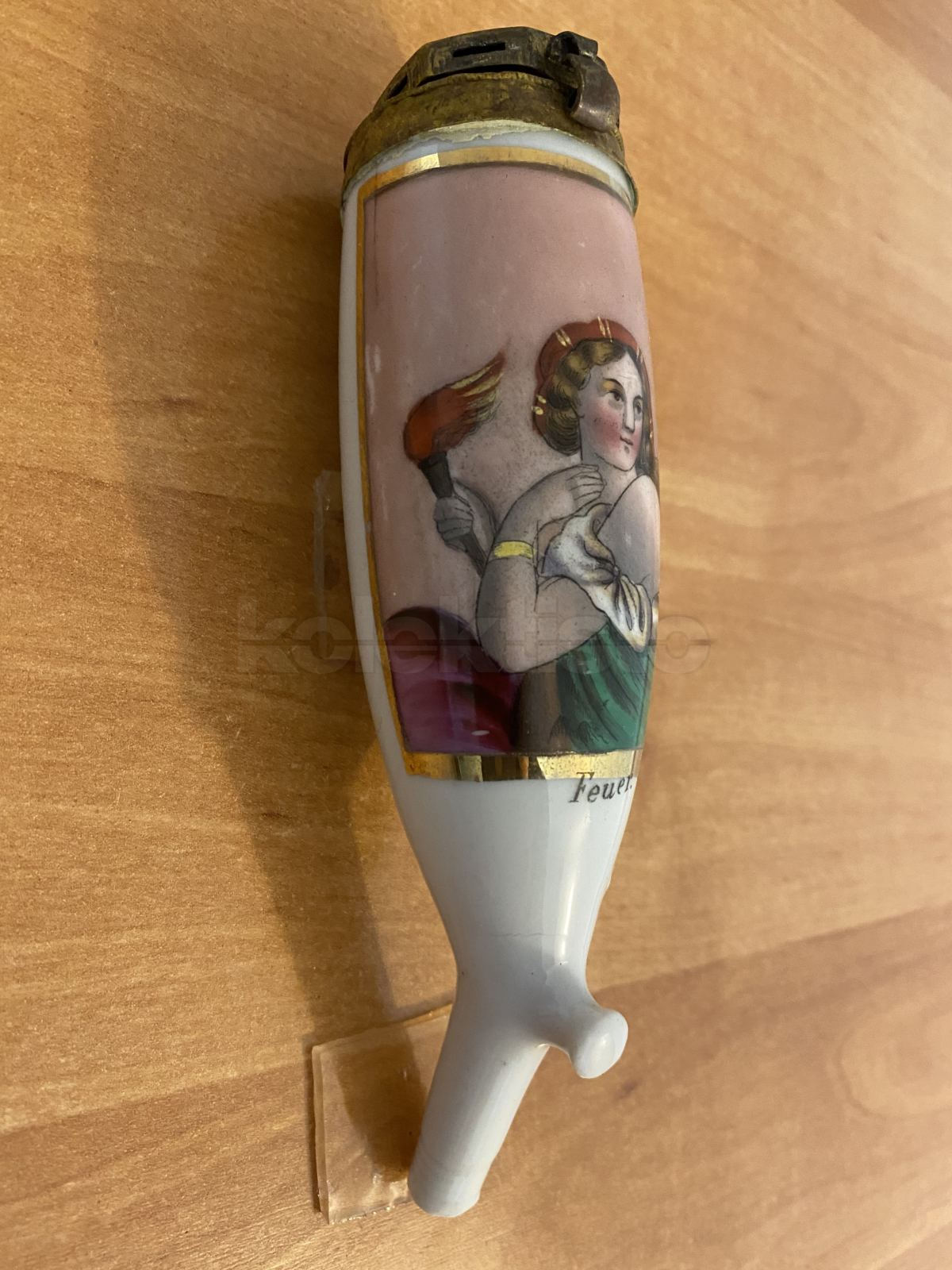 Porcelánová fajfka se ženou