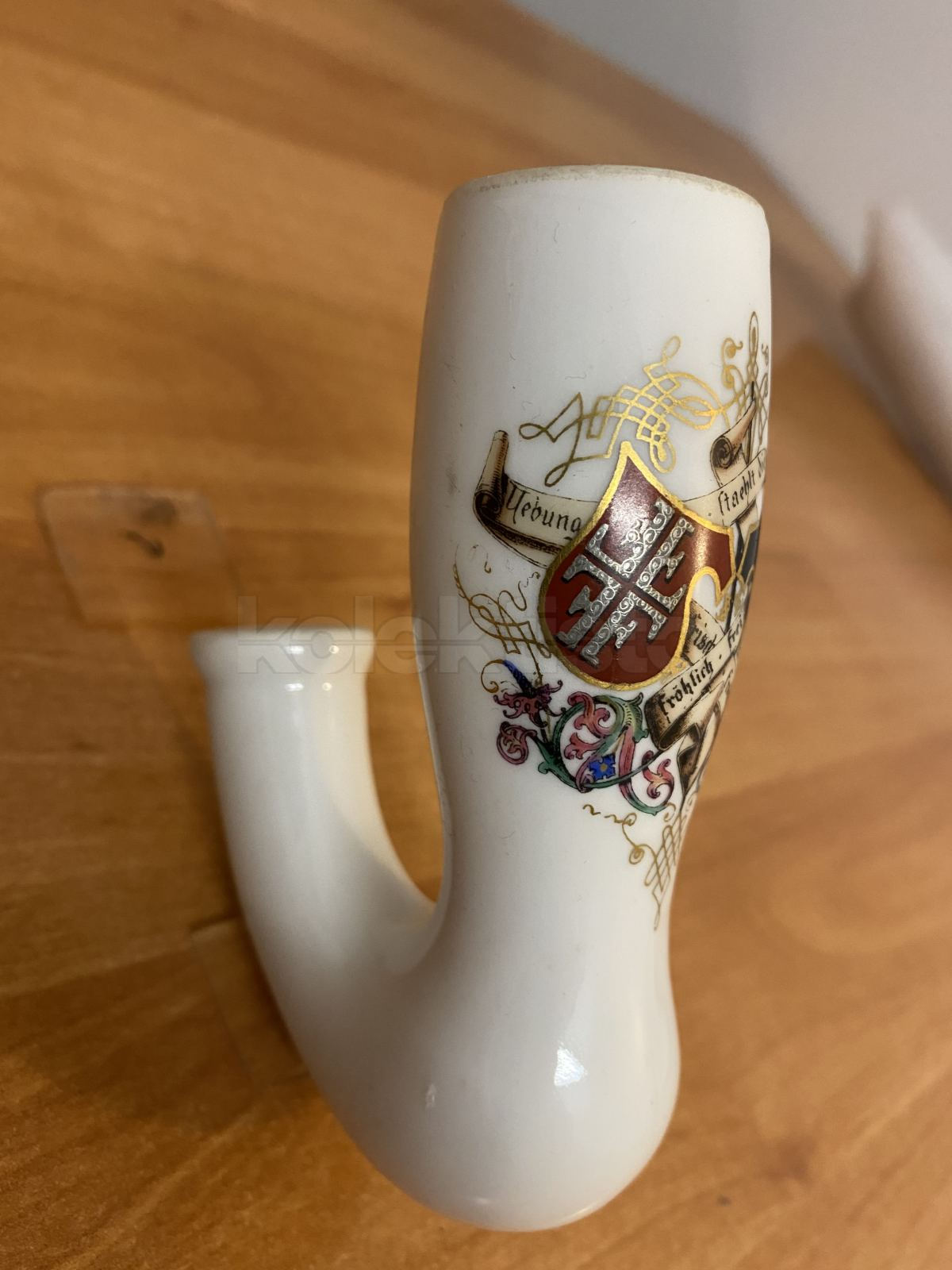 Porcelánová fajfka labutěnka s malbou německého cvičebního spolku