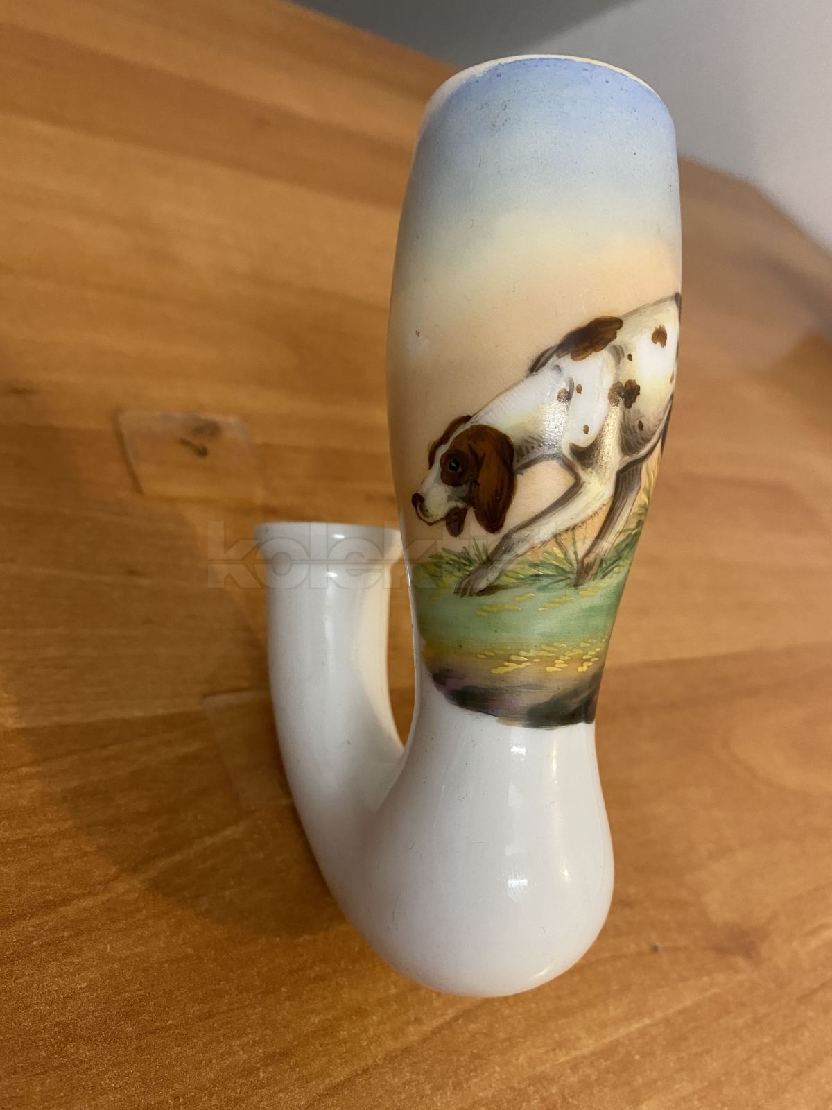 Porcelánová fajfka s loveckým motivem