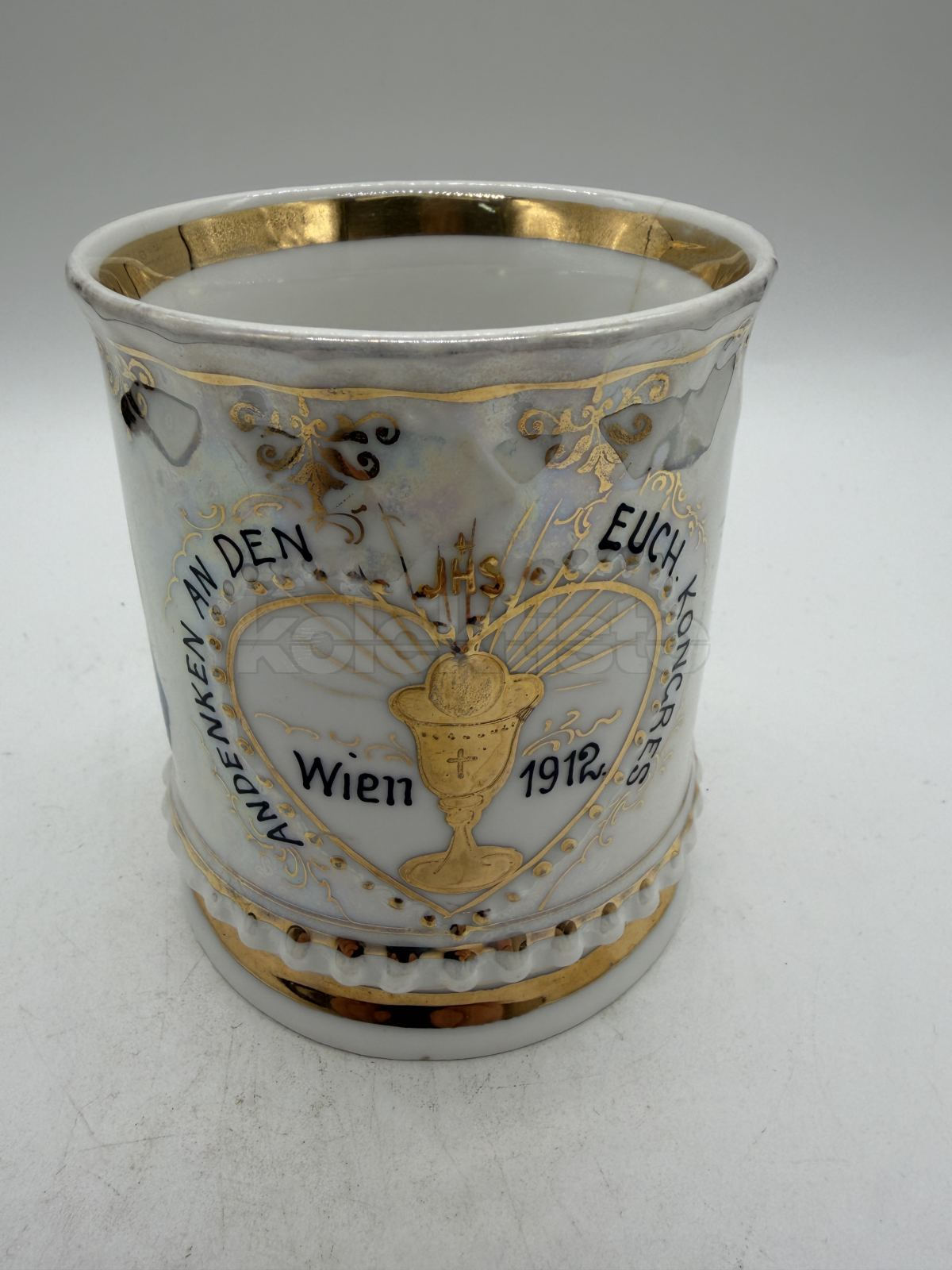Porcelánový hrnek s náboženským motivem