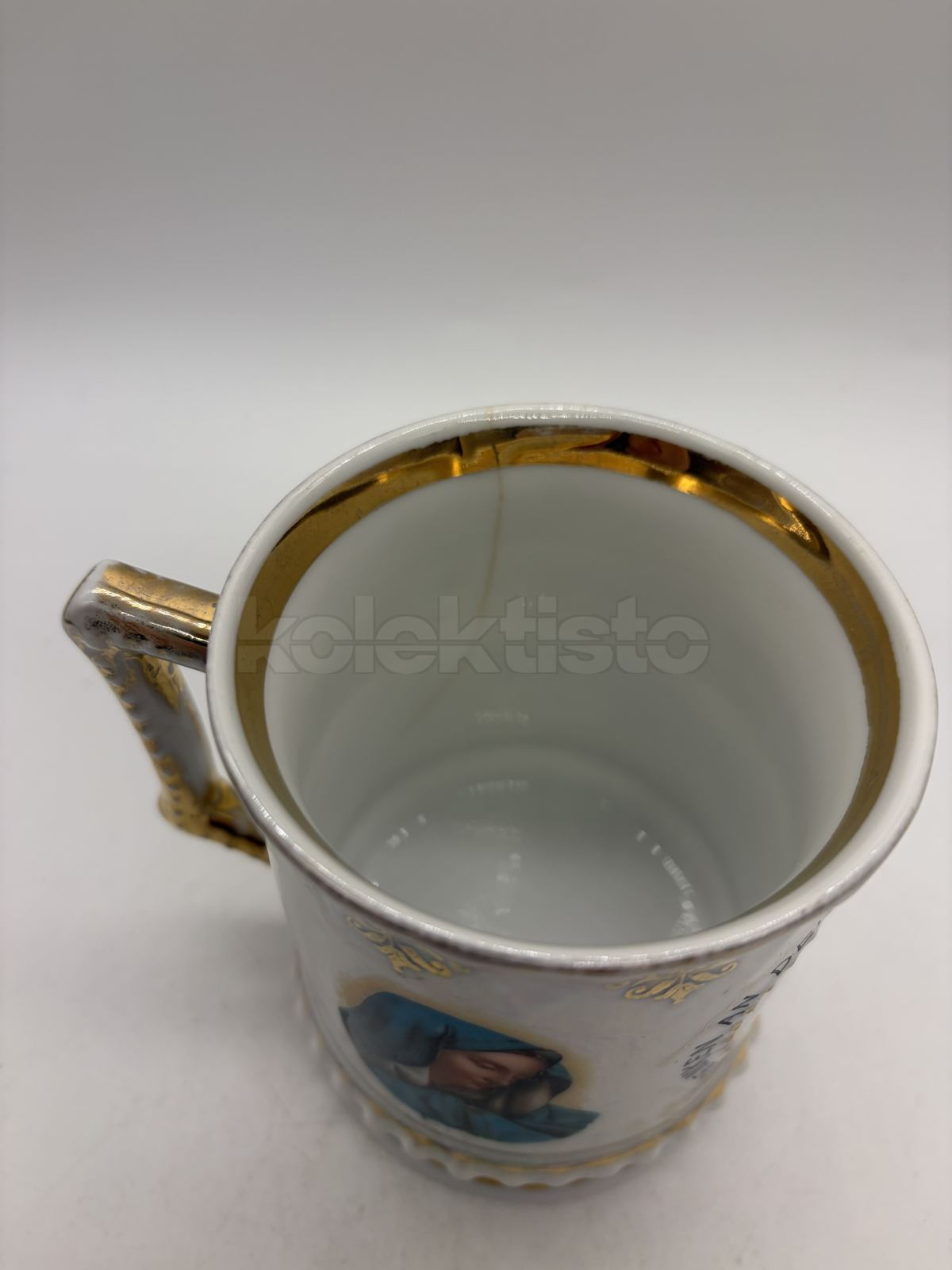 Porcelánový hrnek s náboženským motivem