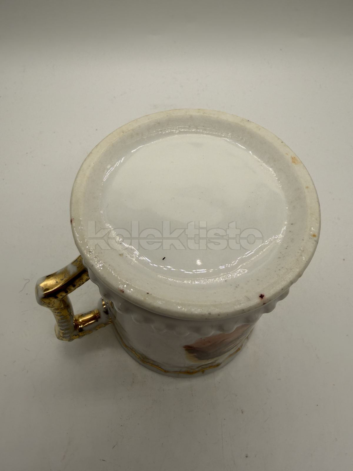 Porcelánový hrnek s náboženským motivem