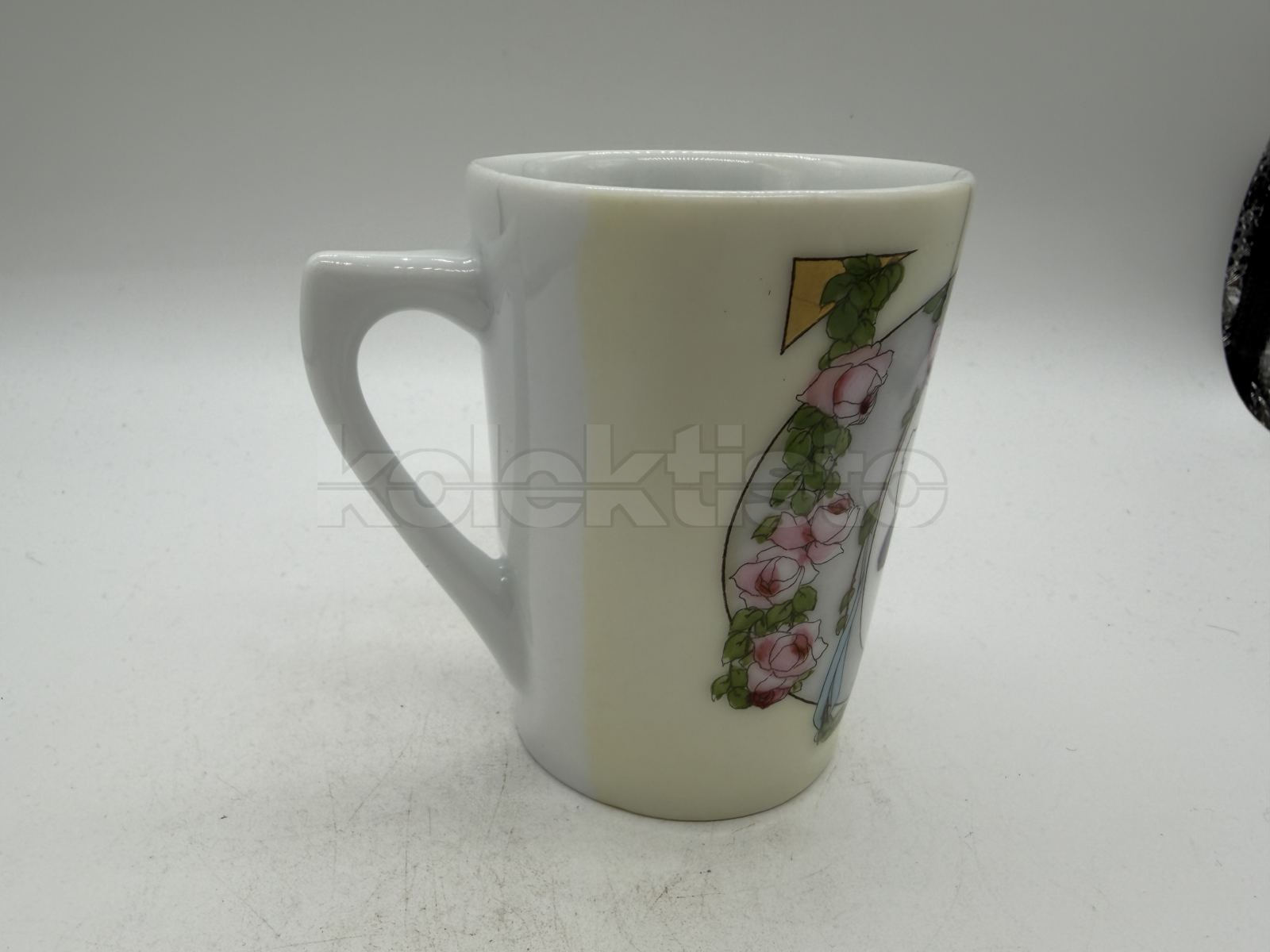 Porcelánový hrnek se siluetami