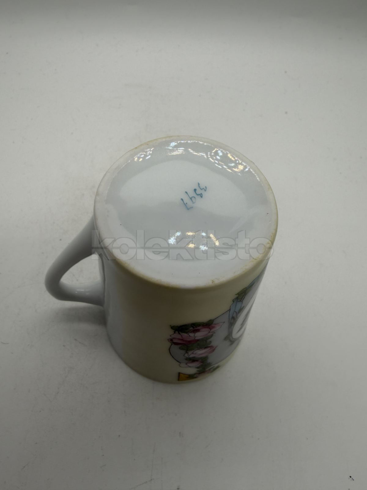 Porcelánový hrnek se siluetami