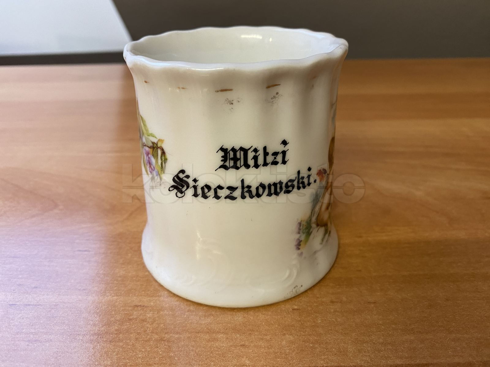 Porcelánový hrnek s andílky
