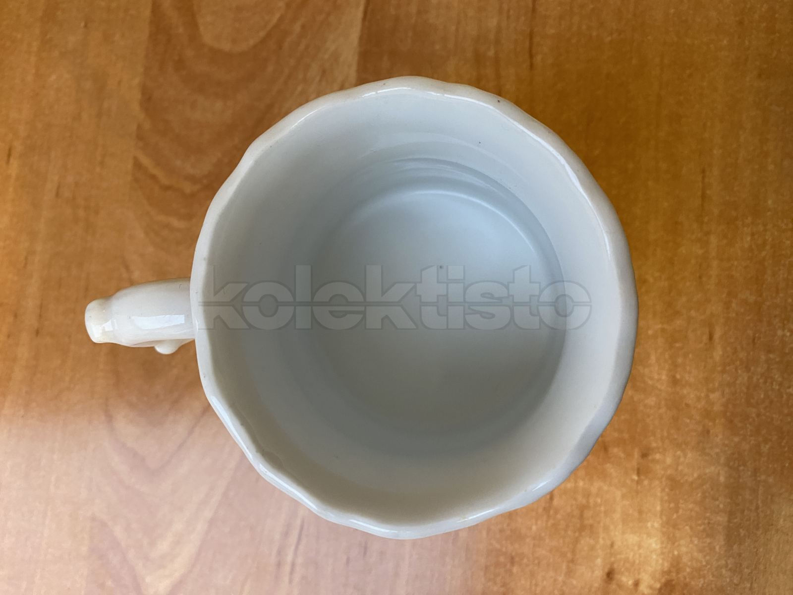 Porcelánový hrnek s andílky