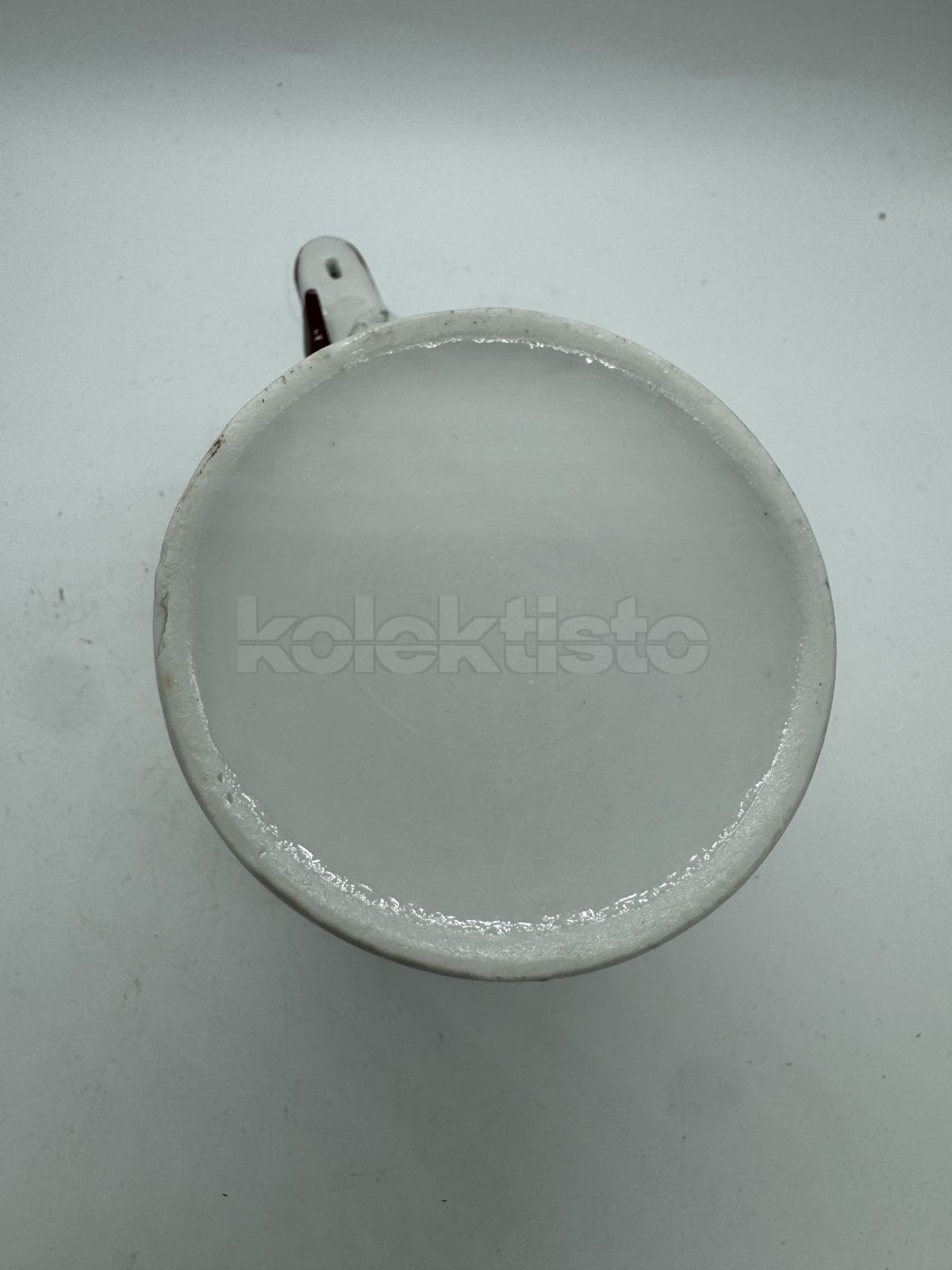 Porcelánový hrnek s ptáčkem